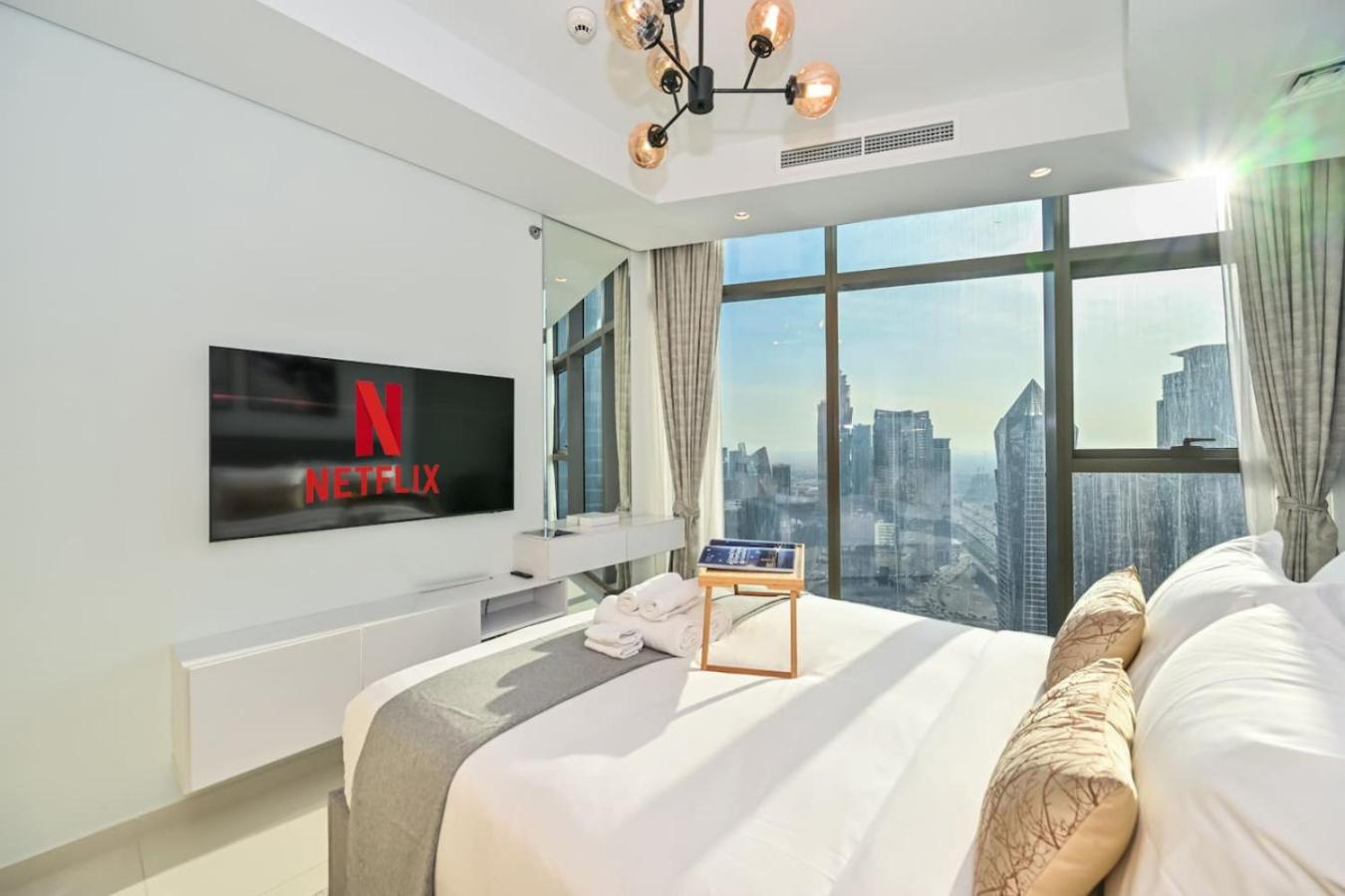 New Luxury SeaView 2Bed - Spectacular Rooftop Infinity Pool, Bar & Burj Views!