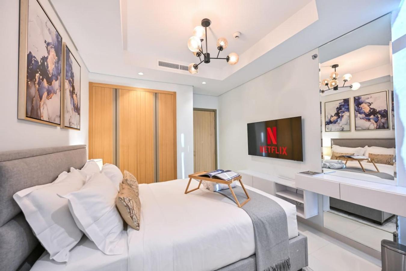 New Luxury SeaView 2Bed - Spectacular Rooftop Infinity Pool, Bar & Burj Views!