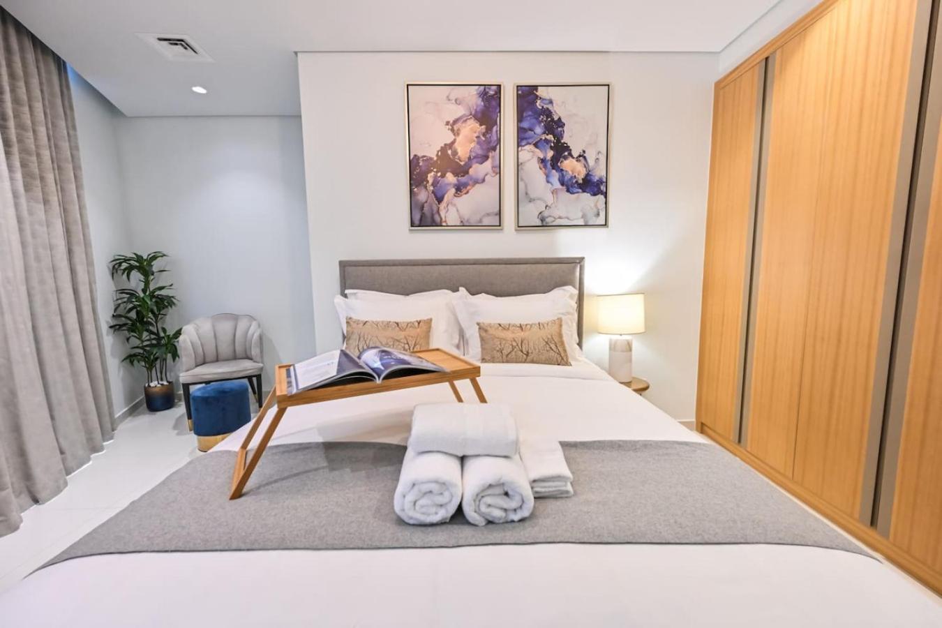 New Luxury SeaView 2Bed - Spectacular Rooftop Infinity Pool, Bar & Burj Views!