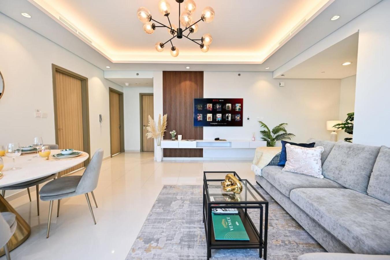 New Luxury SeaView 2Bed - Spectacular Rooftop Infinity Pool, Bar & Burj Views!