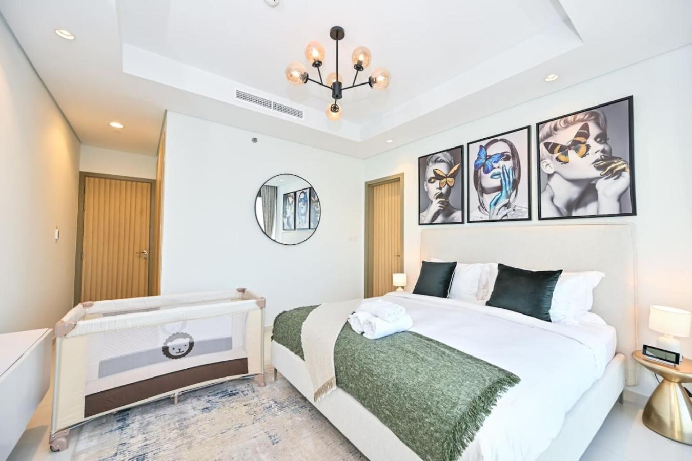 New Luxury SeaView 2Bed - Spectacular Rooftop Infinity Pool, Bar & Burj Views!