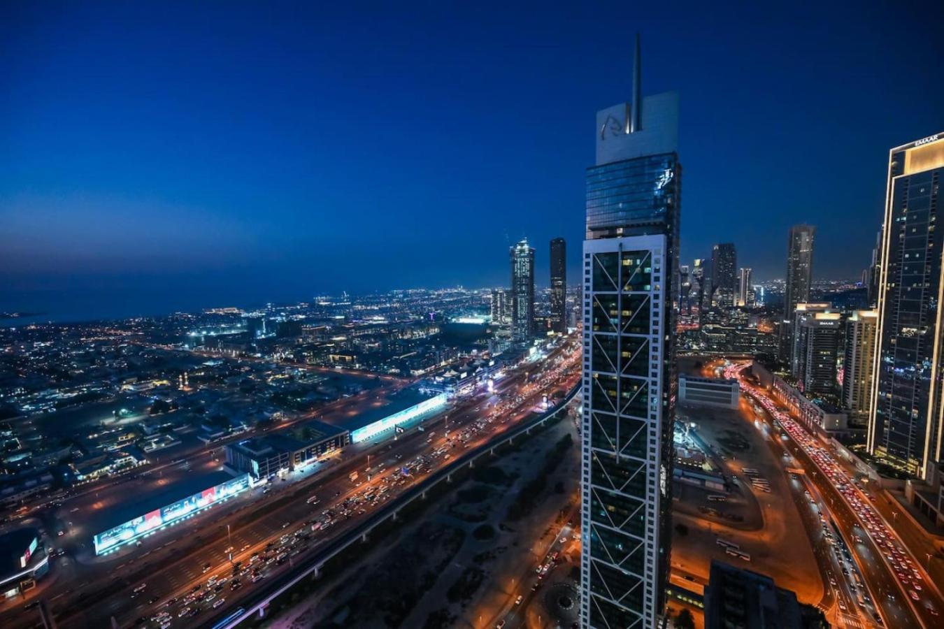 New Luxury SeaView 2Bed - Spectacular Rooftop Infinity Pool, Bar & Burj Views!