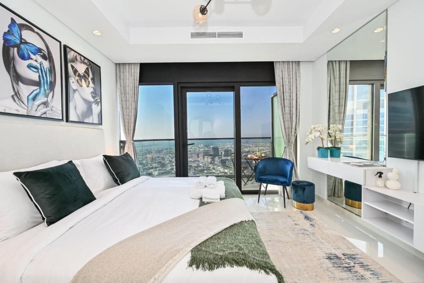 New Luxury SeaView 2Bed - Spectacular Rooftop Infinity Pool, Bar & Burj Views!