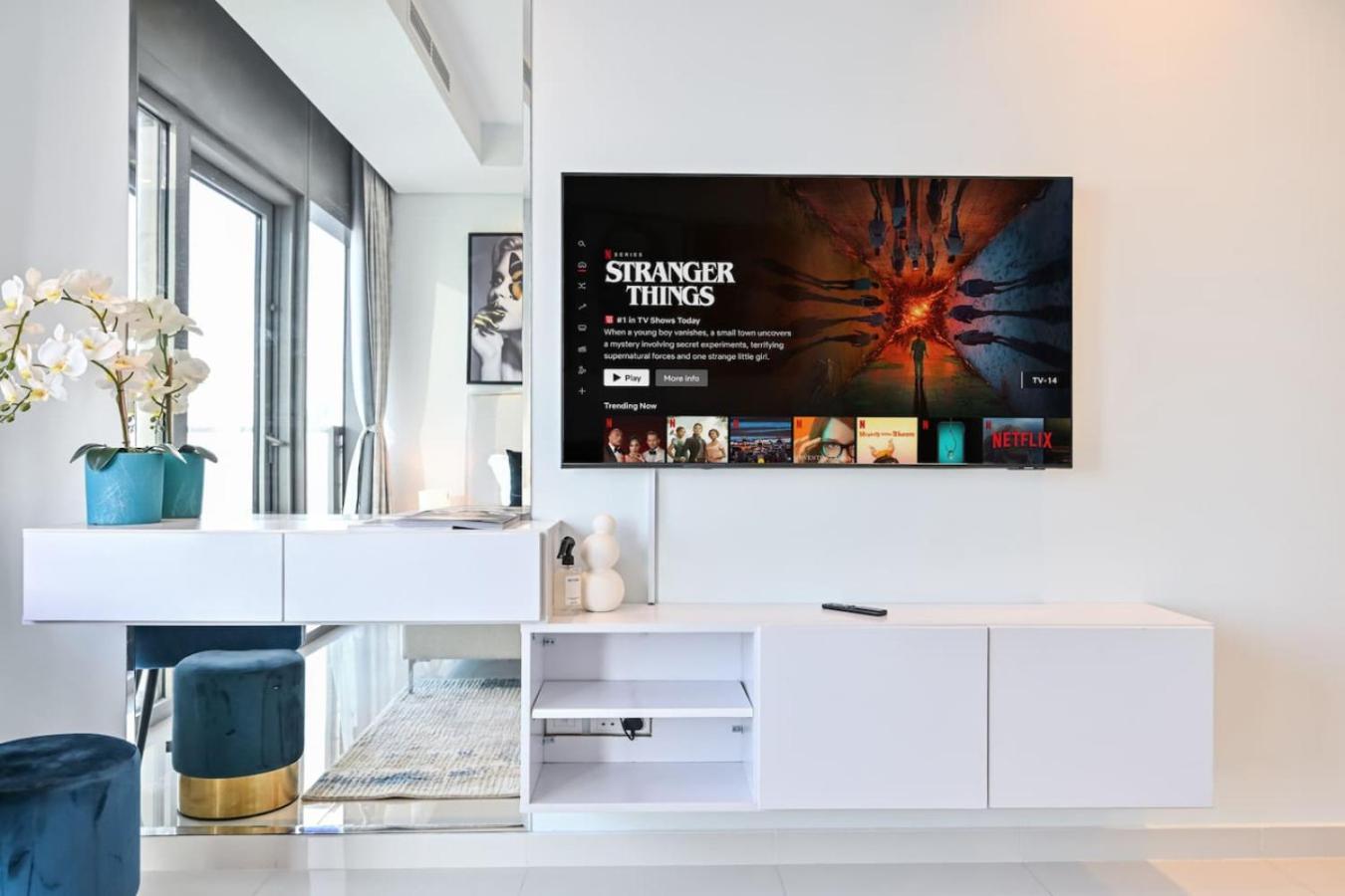 New Luxury SeaView 2Bed - Spectacular Rooftop Infinity Pool, Bar & Burj Views!