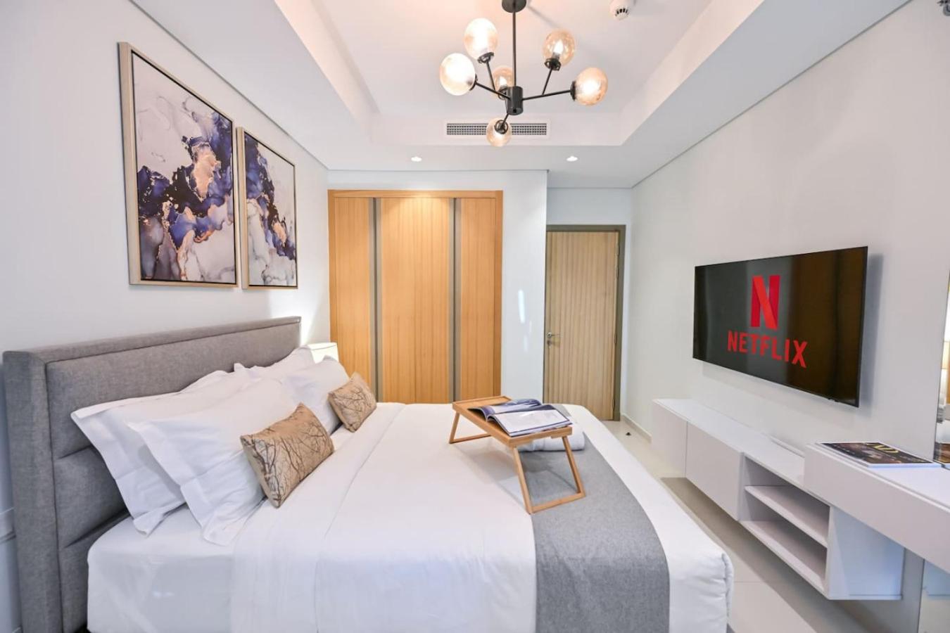 New Luxury SeaView 2Bed - Spectacular Rooftop Infinity Pool, Bar & Burj Views!