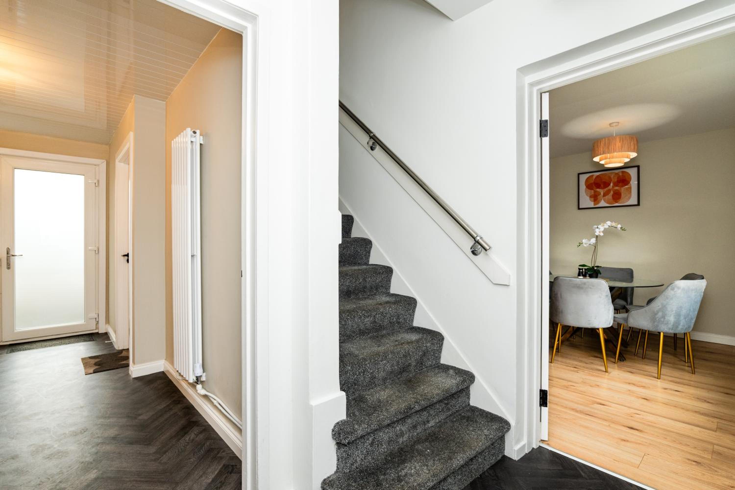 3 Bed House with Driveway