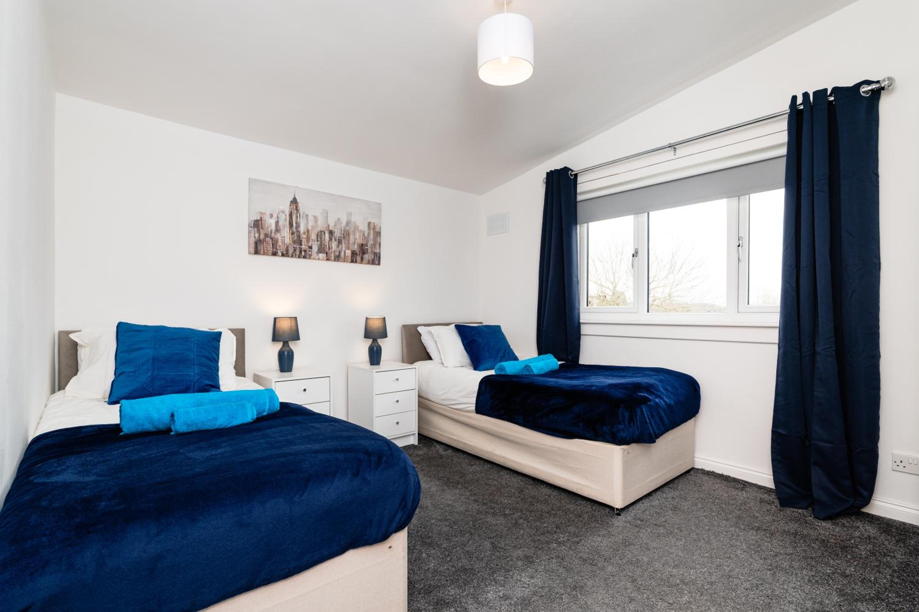 3 Bed House with Driveway