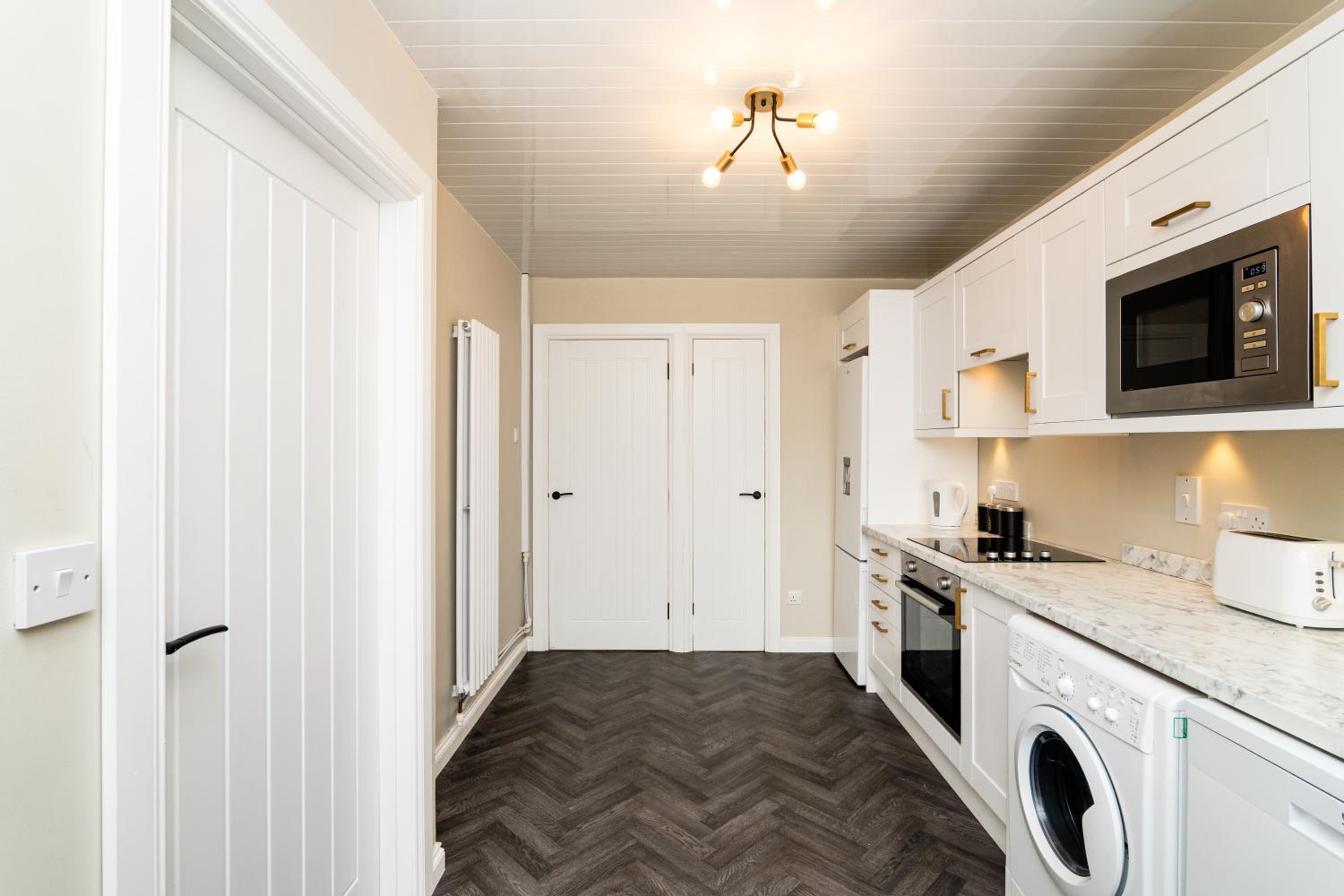 3 Bed House with Driveway