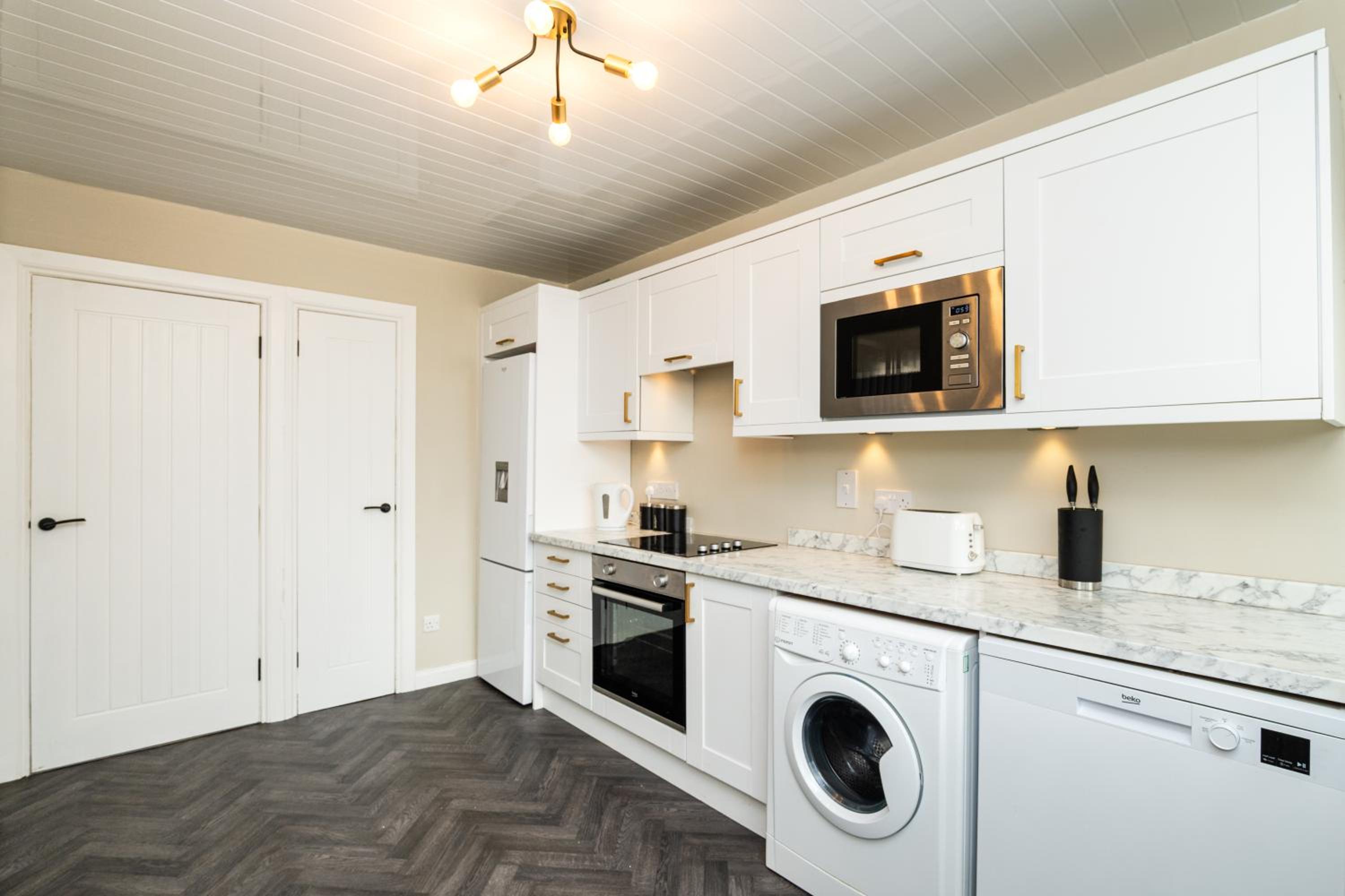 3 Bed House with Driveway