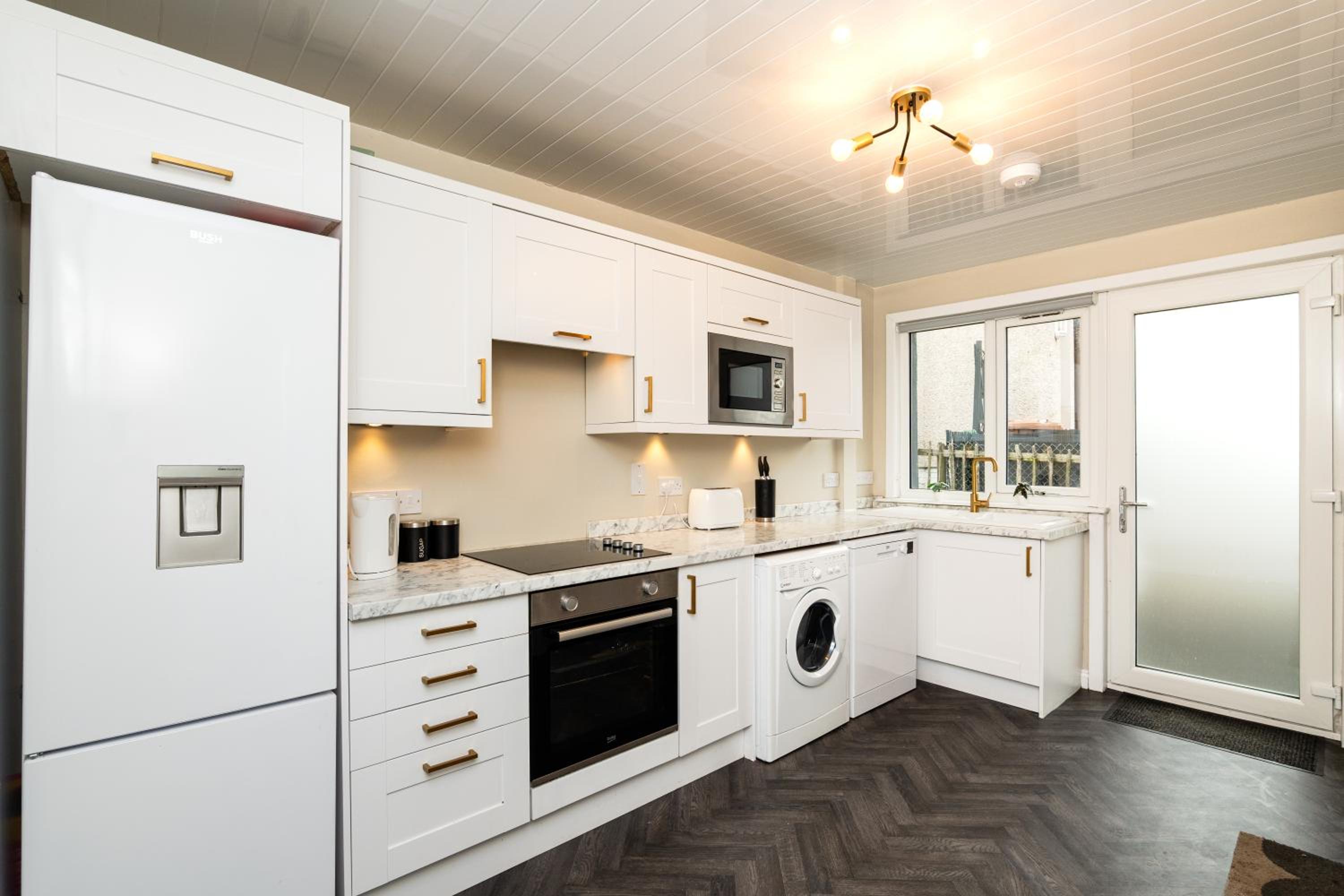 3 Bed House with Driveway