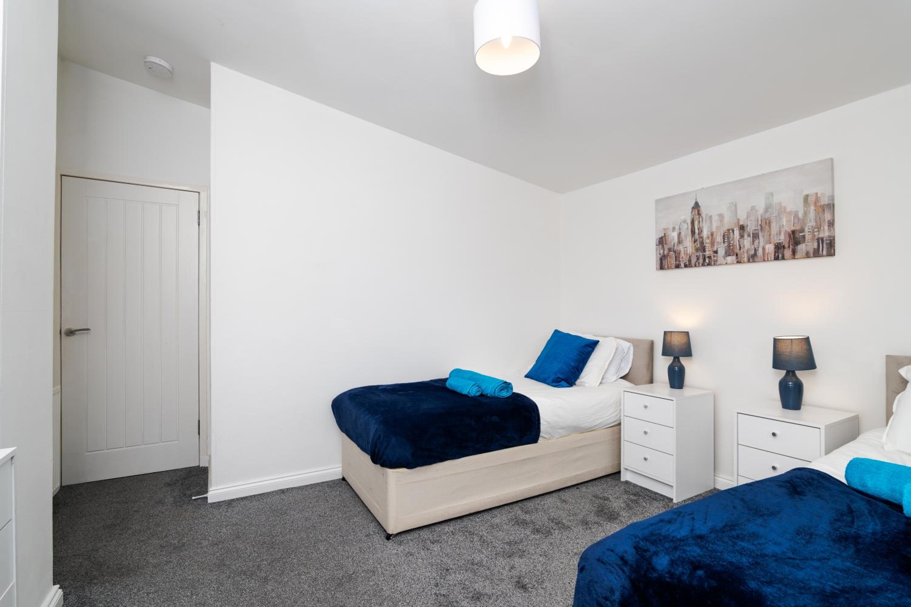 3 Bed House with Driveway