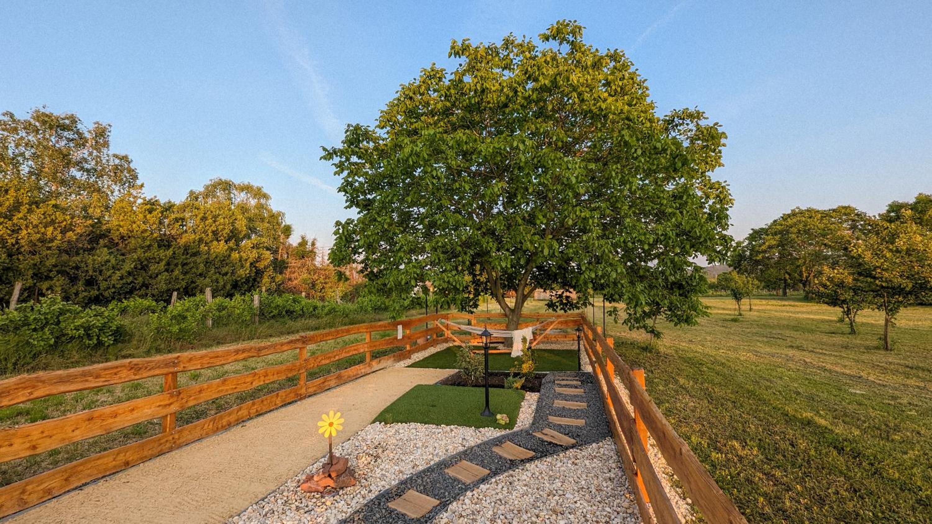 Kis Fakuckó, Balatonhoz közel