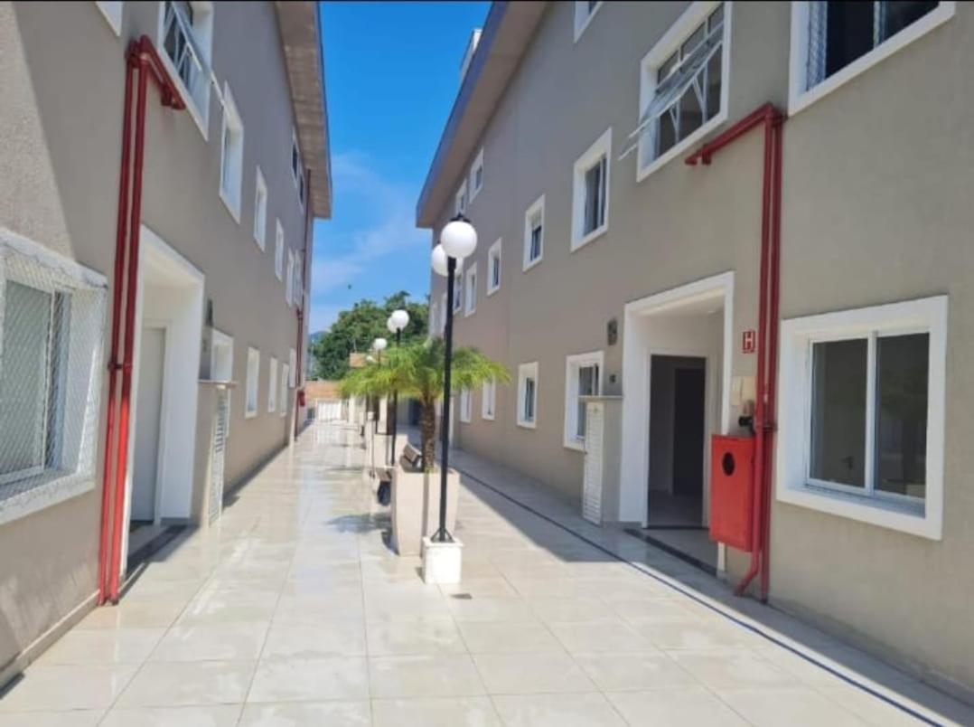 Casa em condomínio no Centro de Bertioga com Ar condicionado