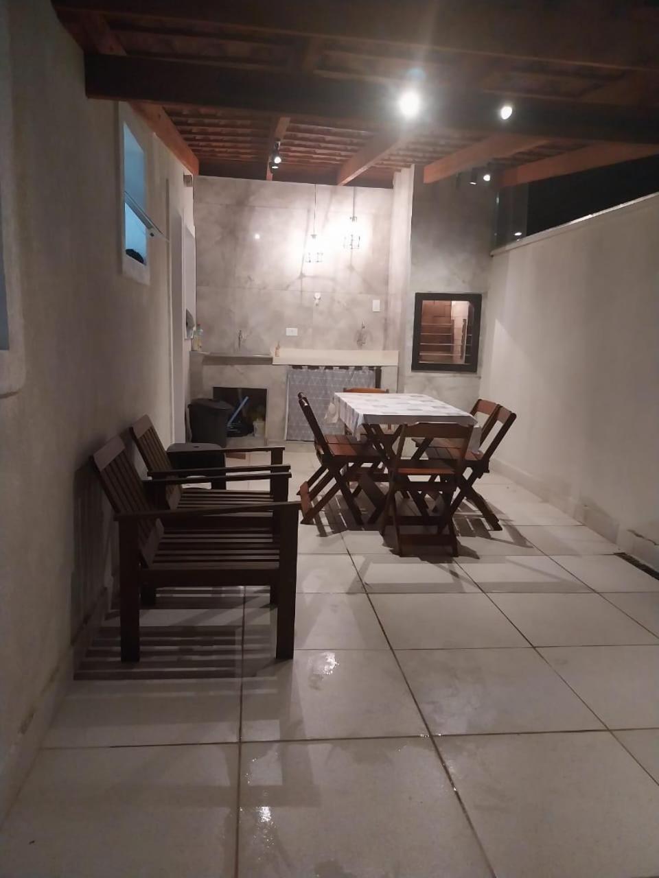 Casa em condomínio no Centro de Bertioga com Ar condicionado