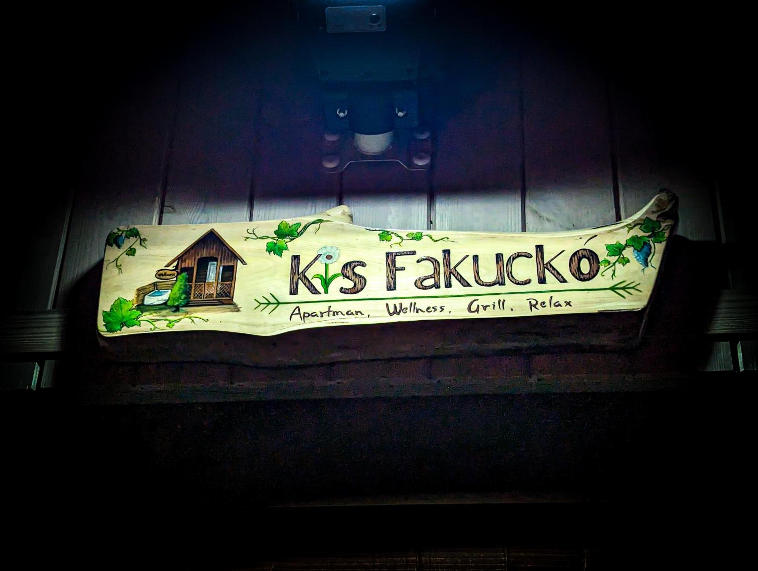 Kis Fakuckó, Balatonhoz közel