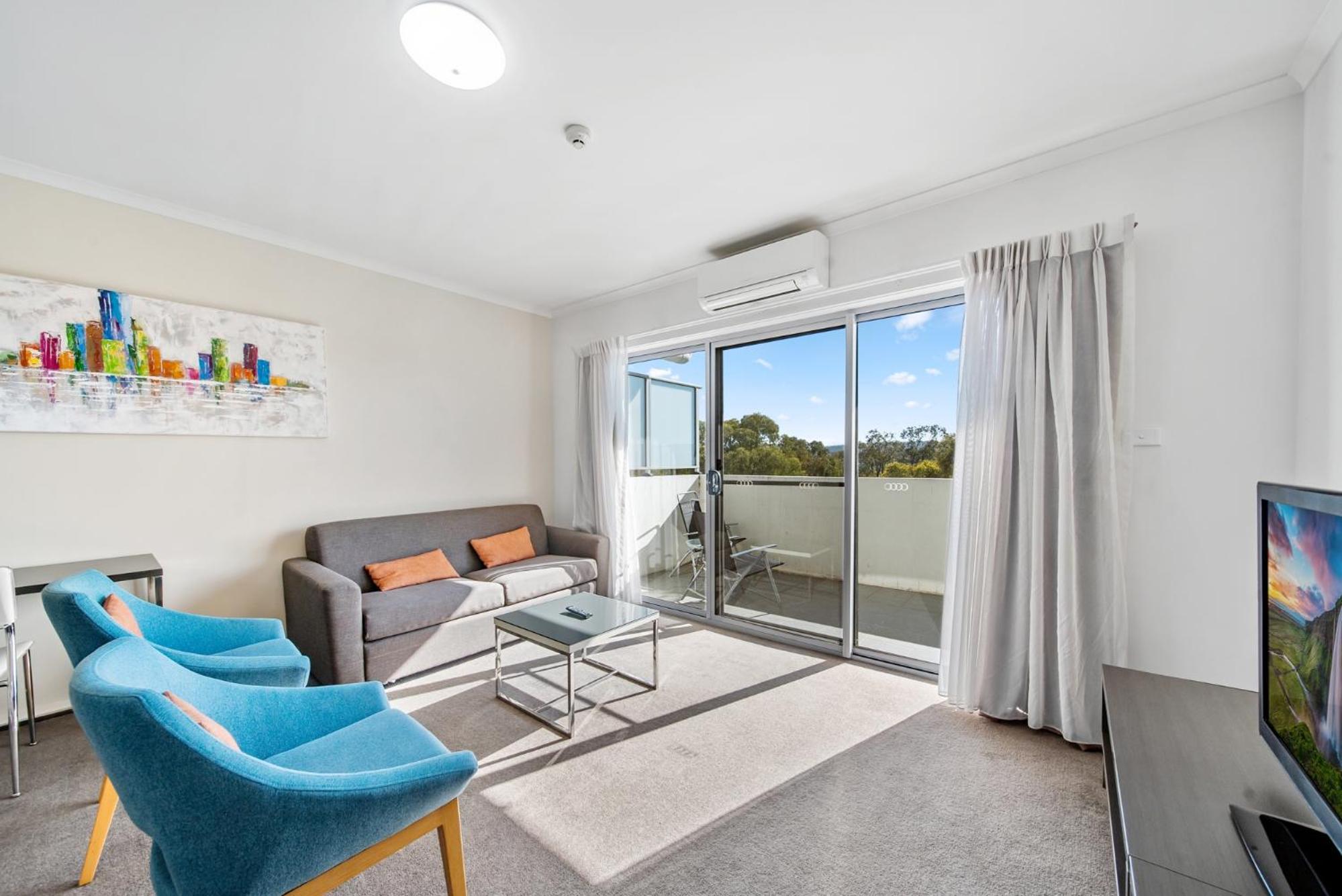 Bright 1-Bed Apartment with Balcony