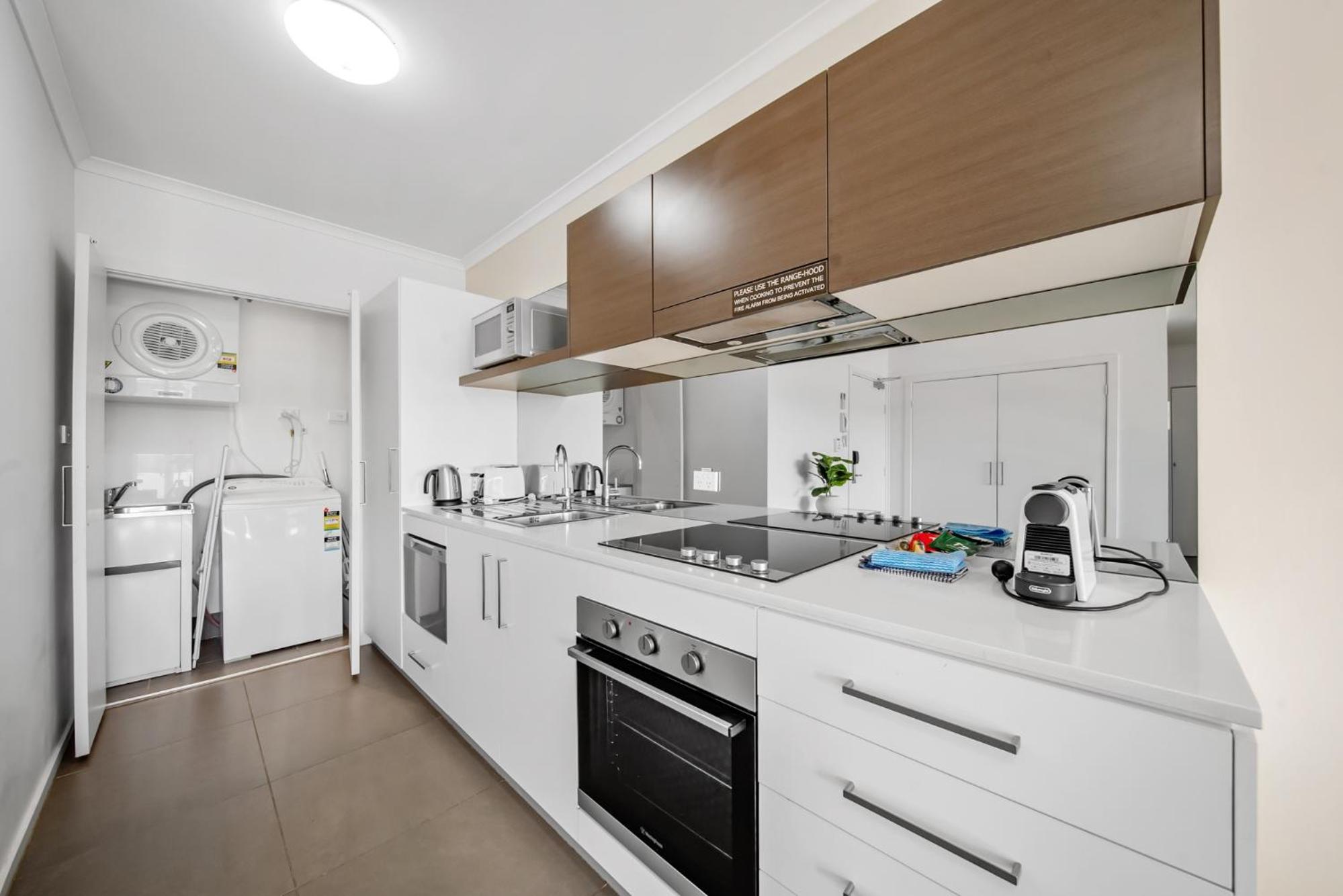 Bright 1-Bed Apartment with Balcony