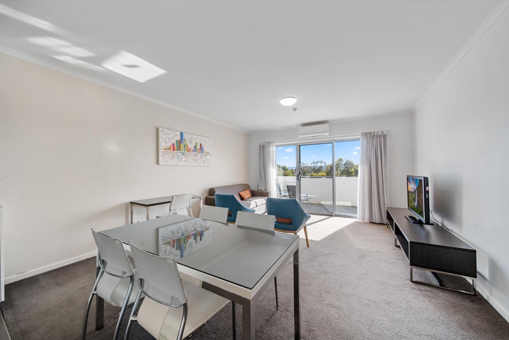 Bright 1-Bed Apartment with Balcony