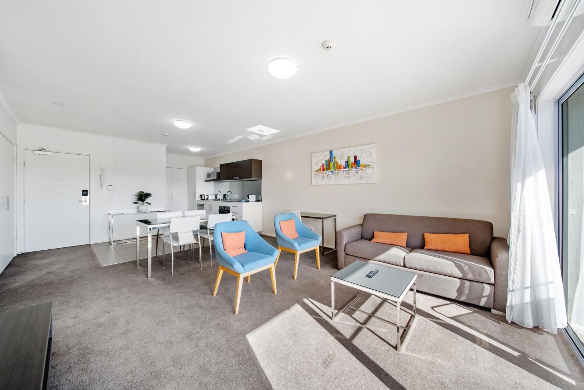 Bright 1-Bed Apartment with Balcony