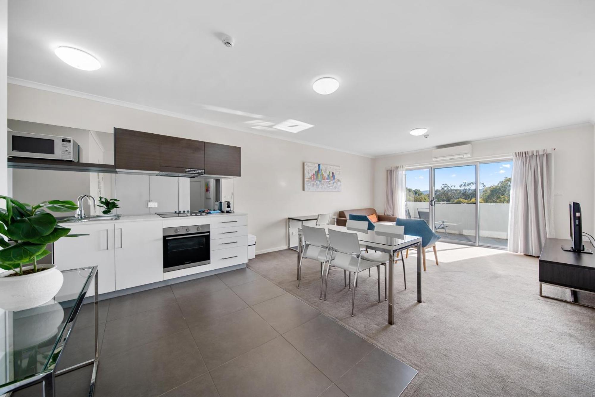 Bright 1-Bed Apartment with Balcony
