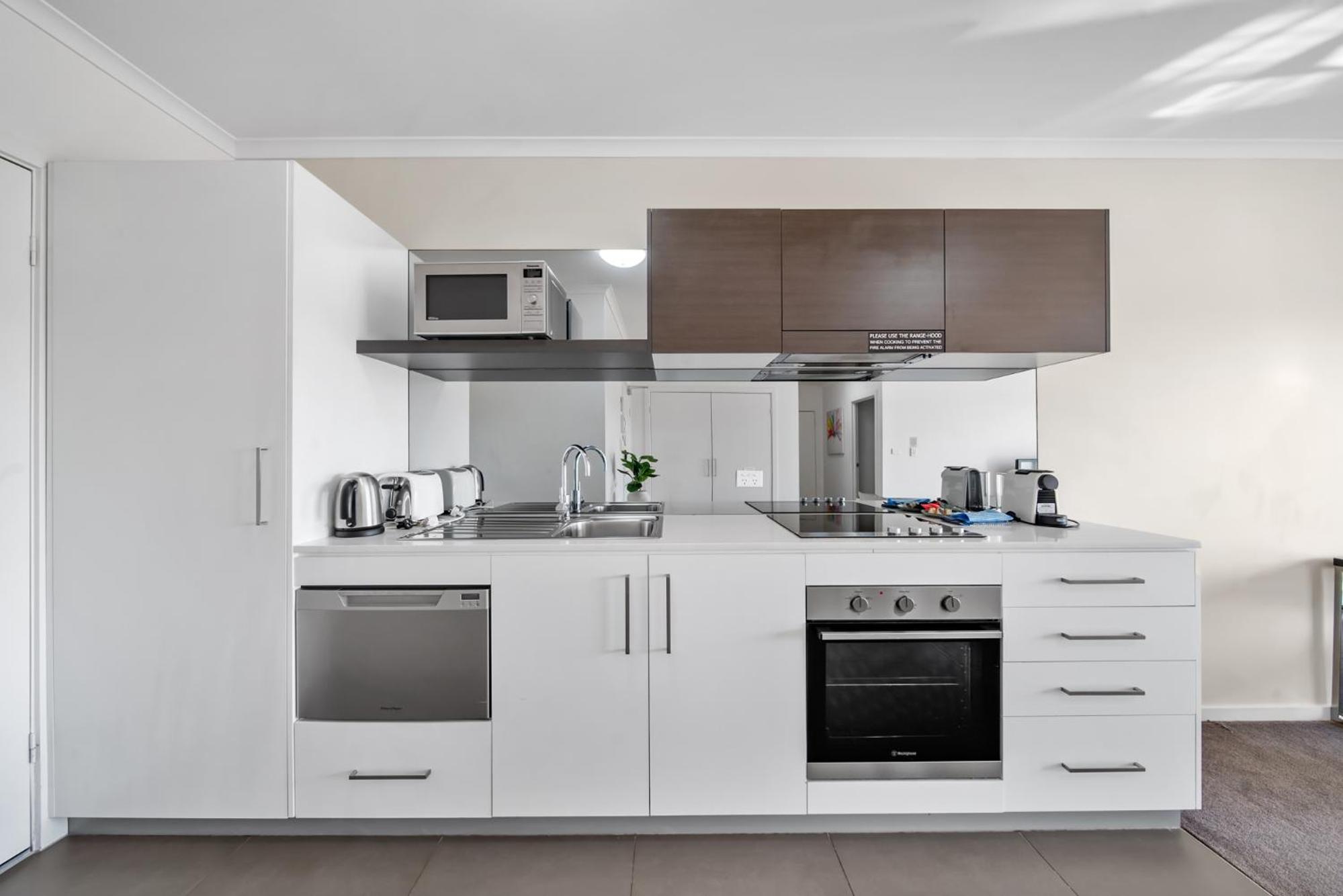 Bright 1-Bed Apartment with Balcony