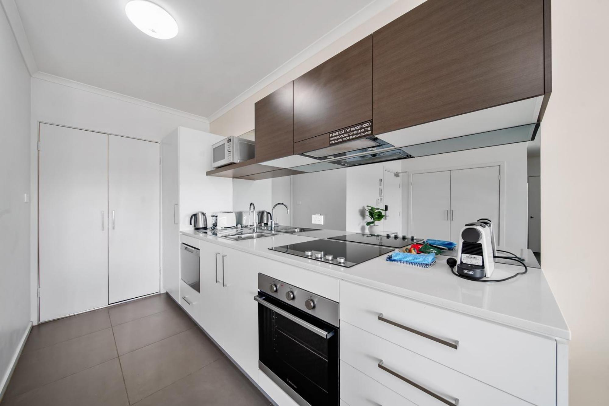 Bright 1-Bed Apartment with Balcony