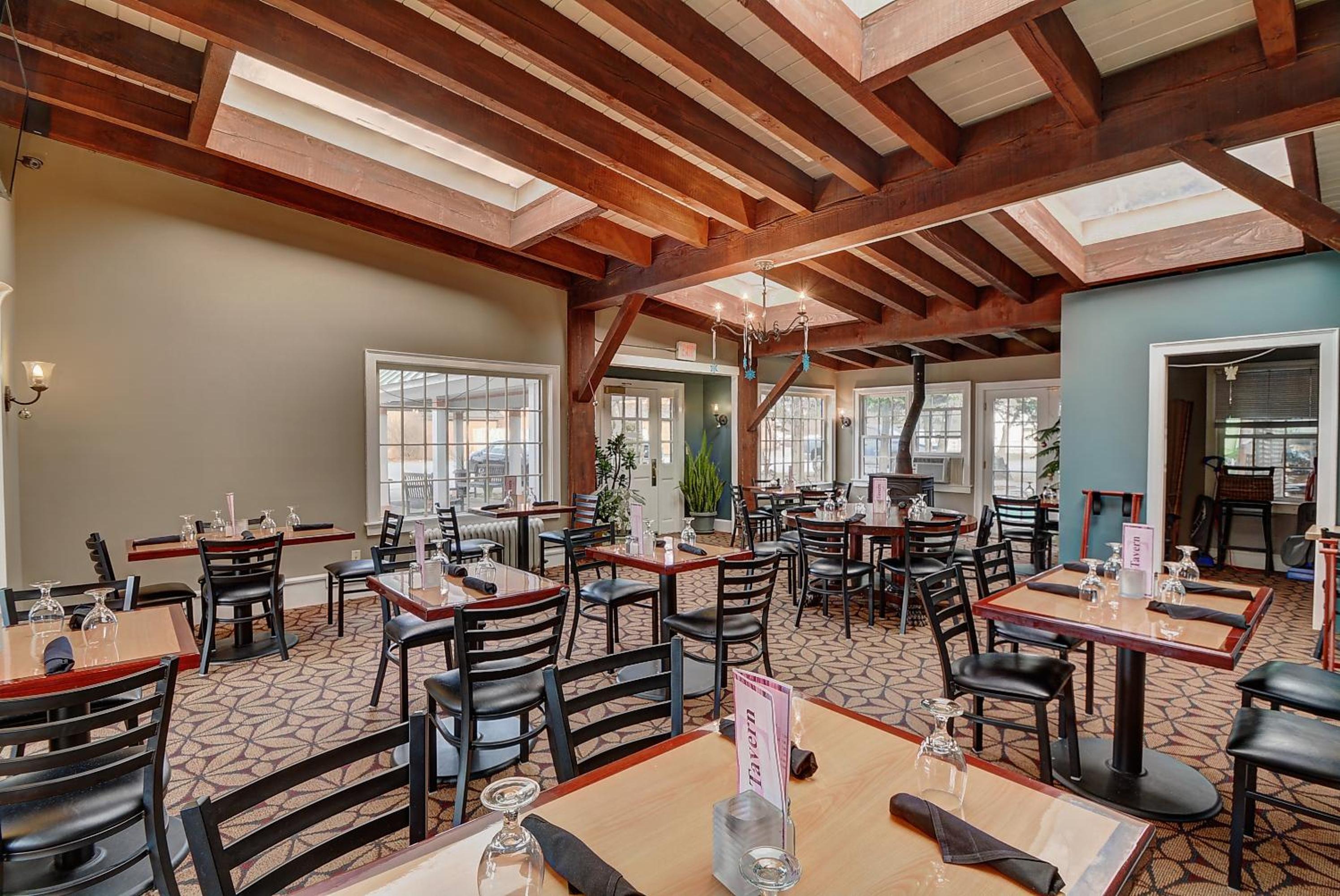 Brattleboro Vacations - Colonial Motel and Spa - Property Image 2