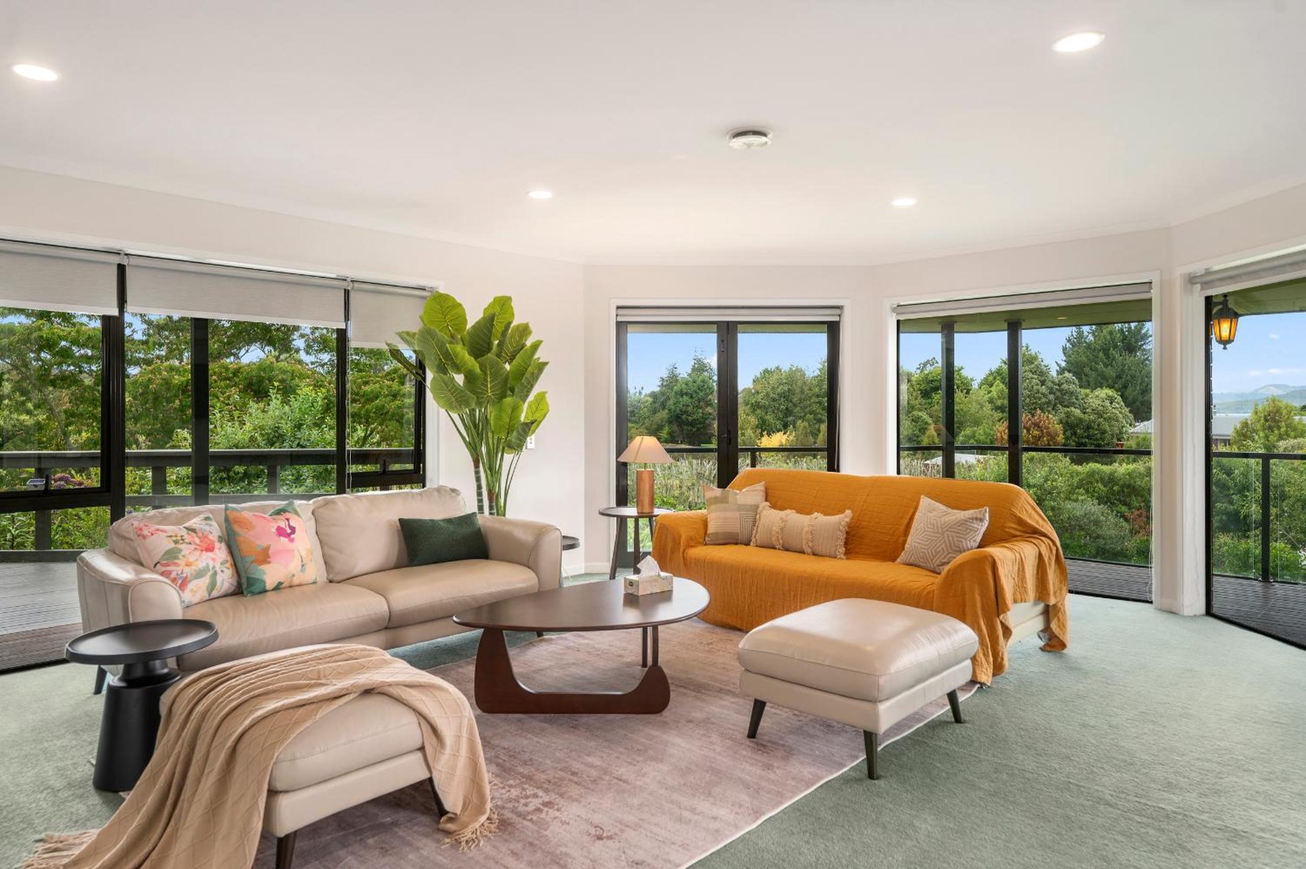 Spacious Rotorua Family Retreat with Huge Garden - Up to 11 Guests