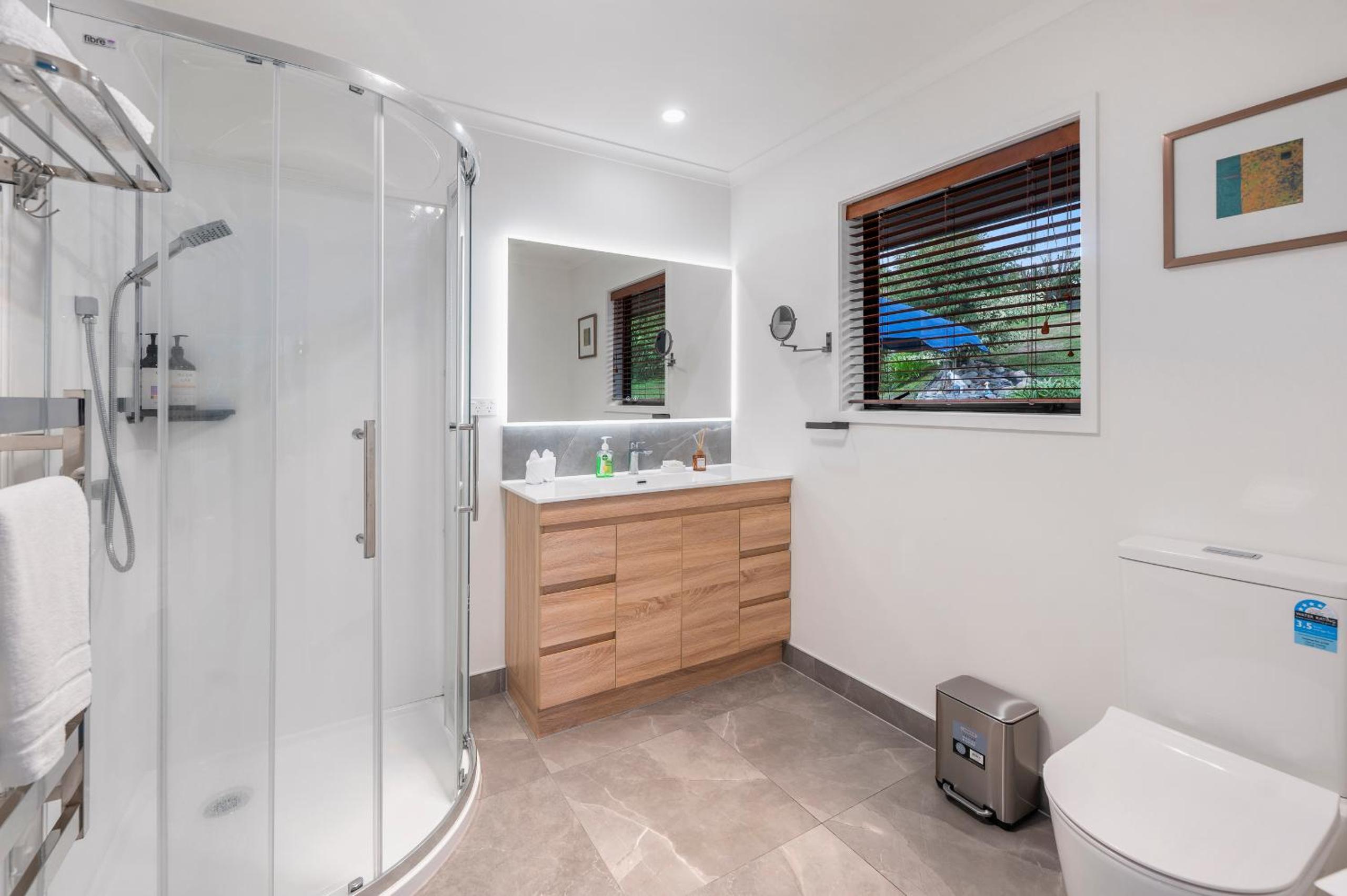 Spacious Rotorua Family Retreat with Huge Garden - Up to 11 Guests