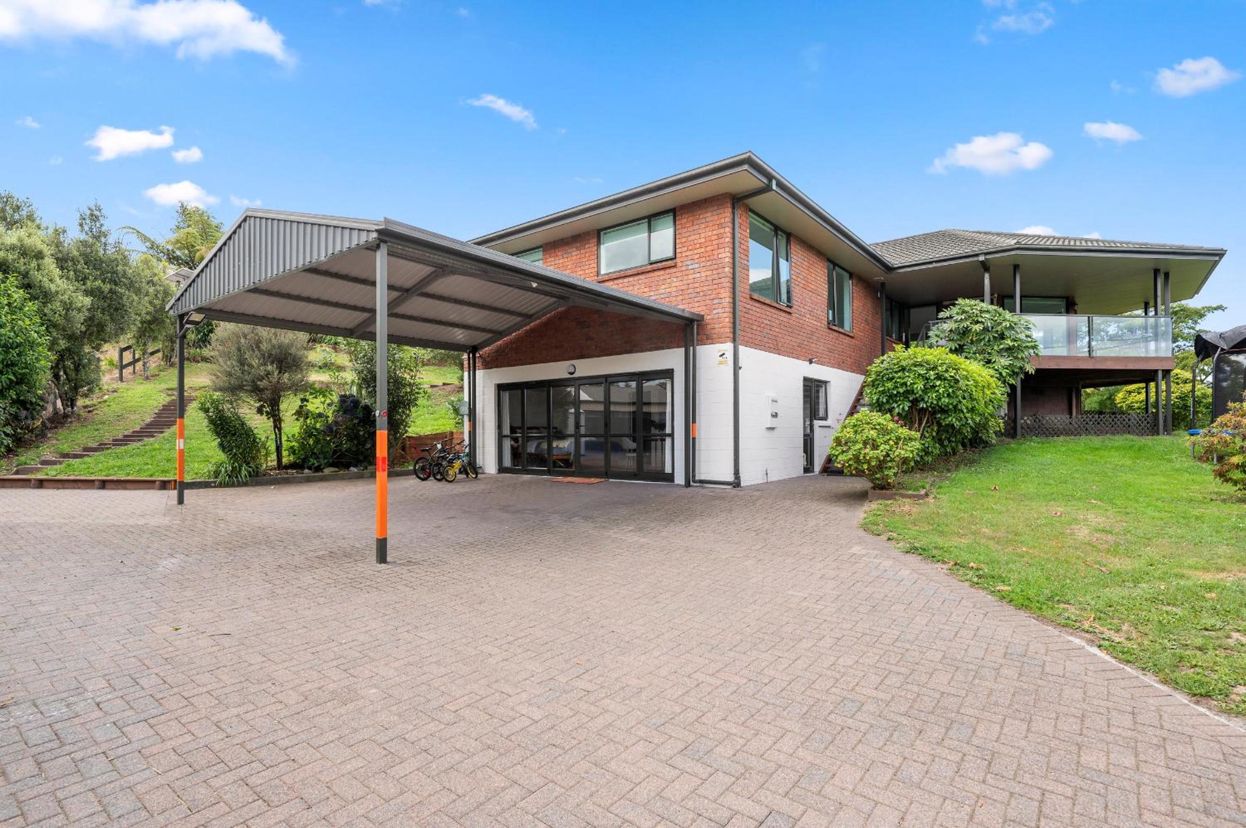 Spacious Rotorua Family Retreat with Huge Garden - Up to 11 Guests