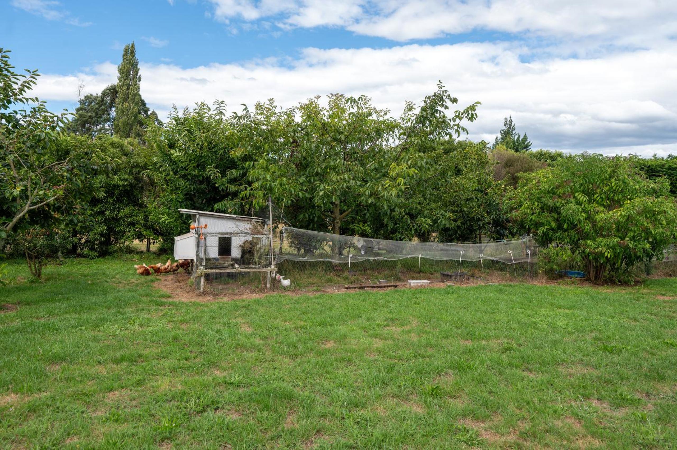 Spacious Rotorua Family Retreat with Huge Garden - Up to 11 Guests
