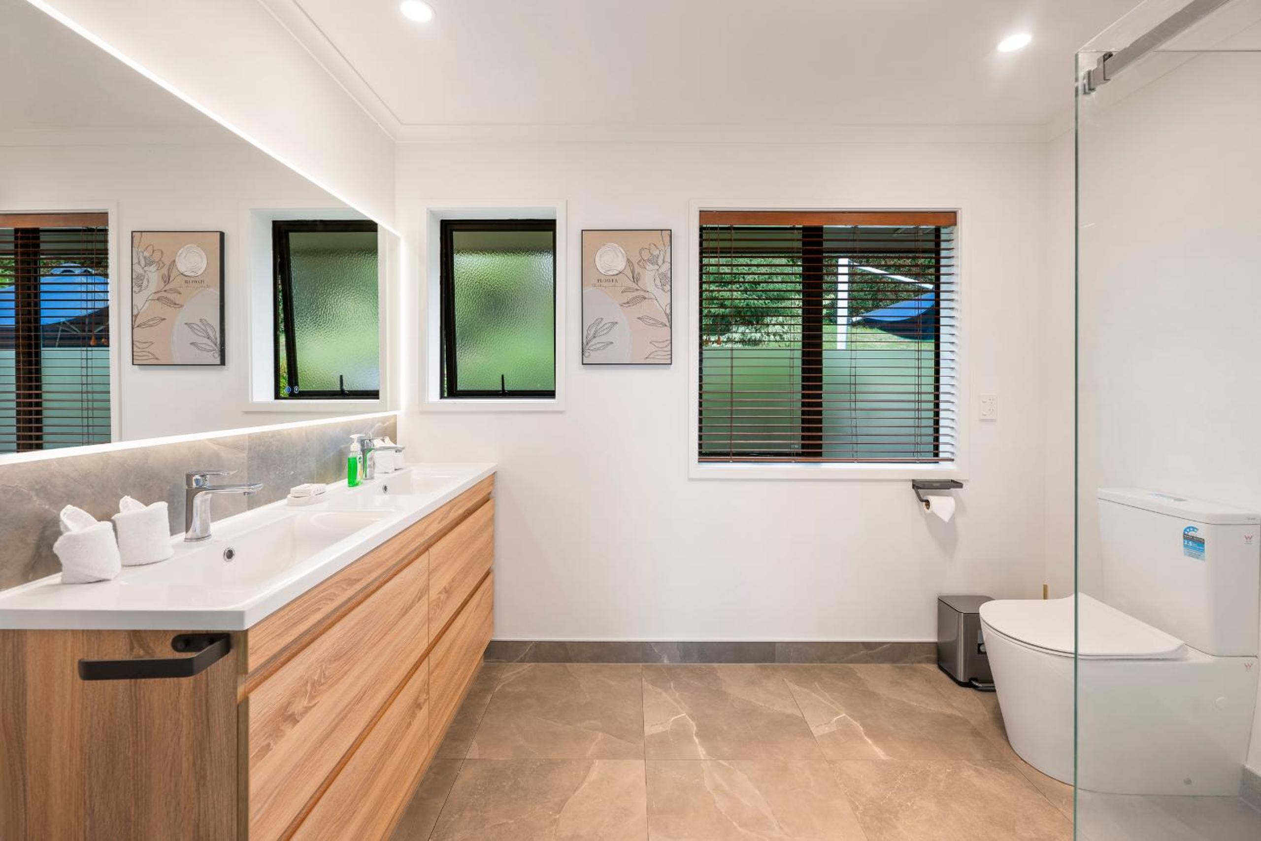 Spacious Rotorua Family Retreat with Huge Garden - Up to 11 Guests