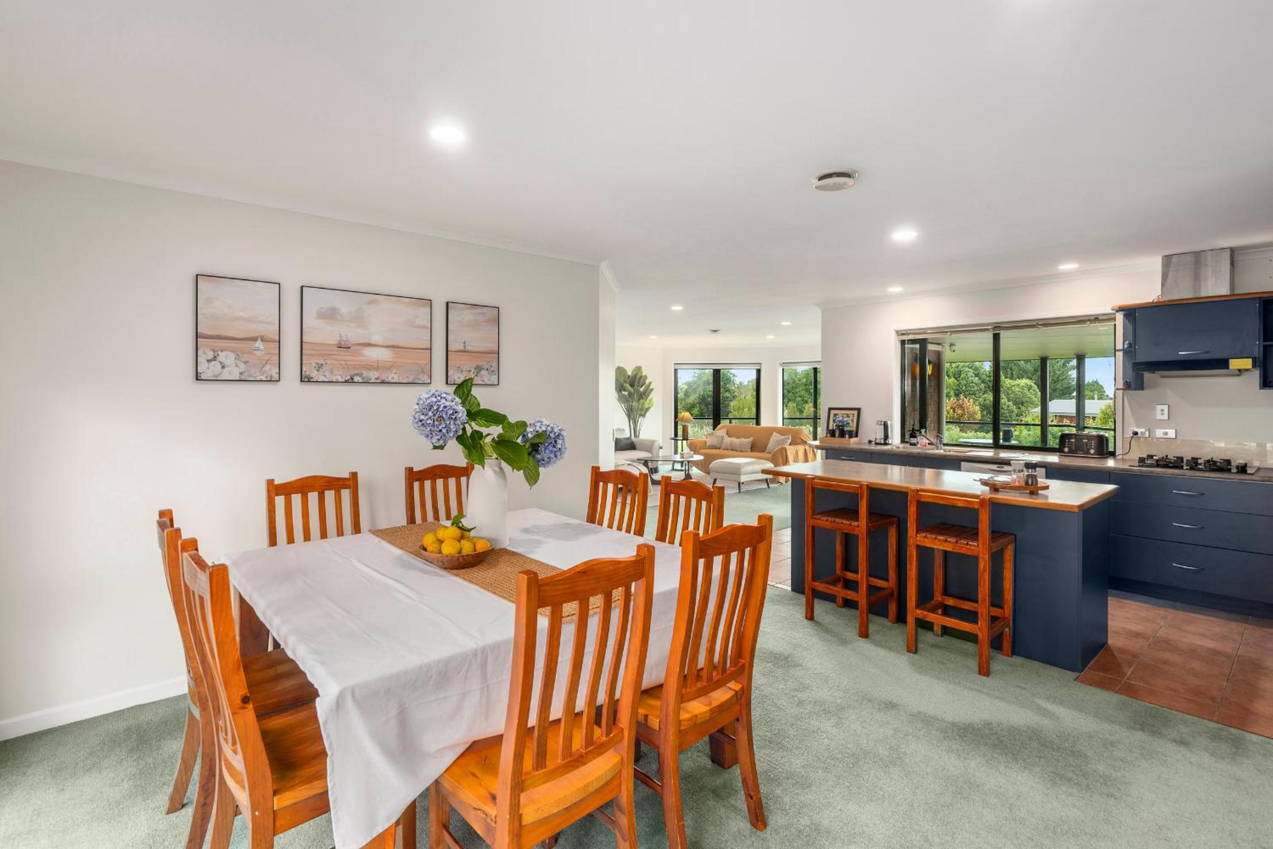 Spacious Rotorua Family Retreat with Huge Garden - Up to 11 Guests
