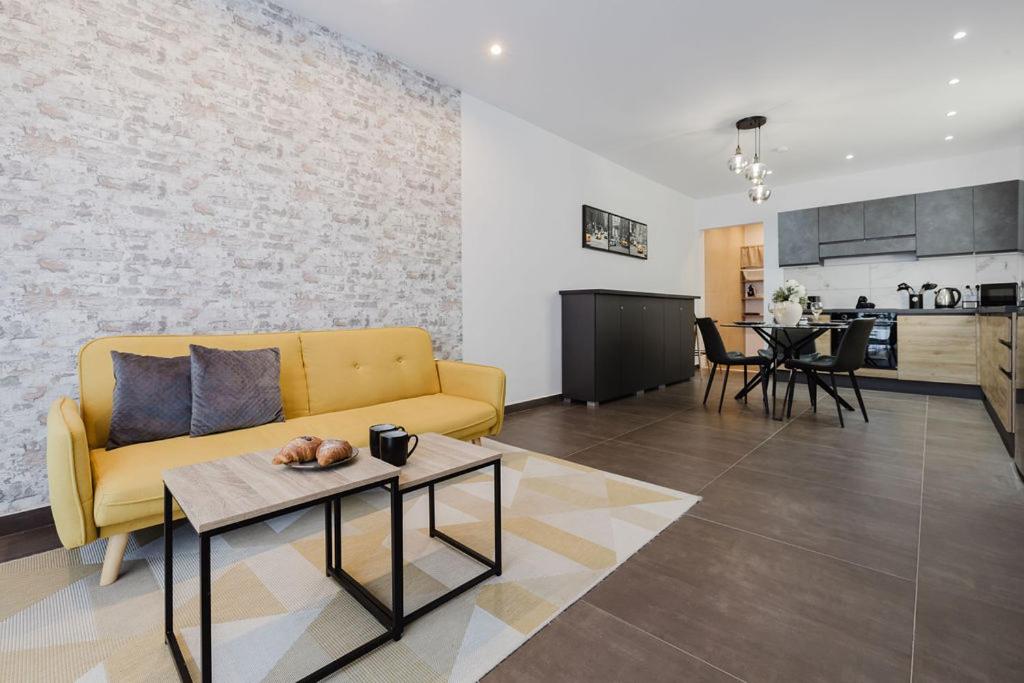 Lovely Penthouse in ST Paul's by Homely photo 2