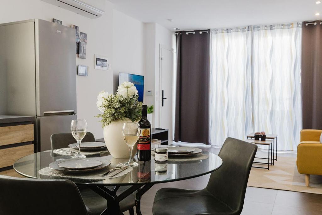 Lovely Penthouse in ST Paul's by Homely photo 5