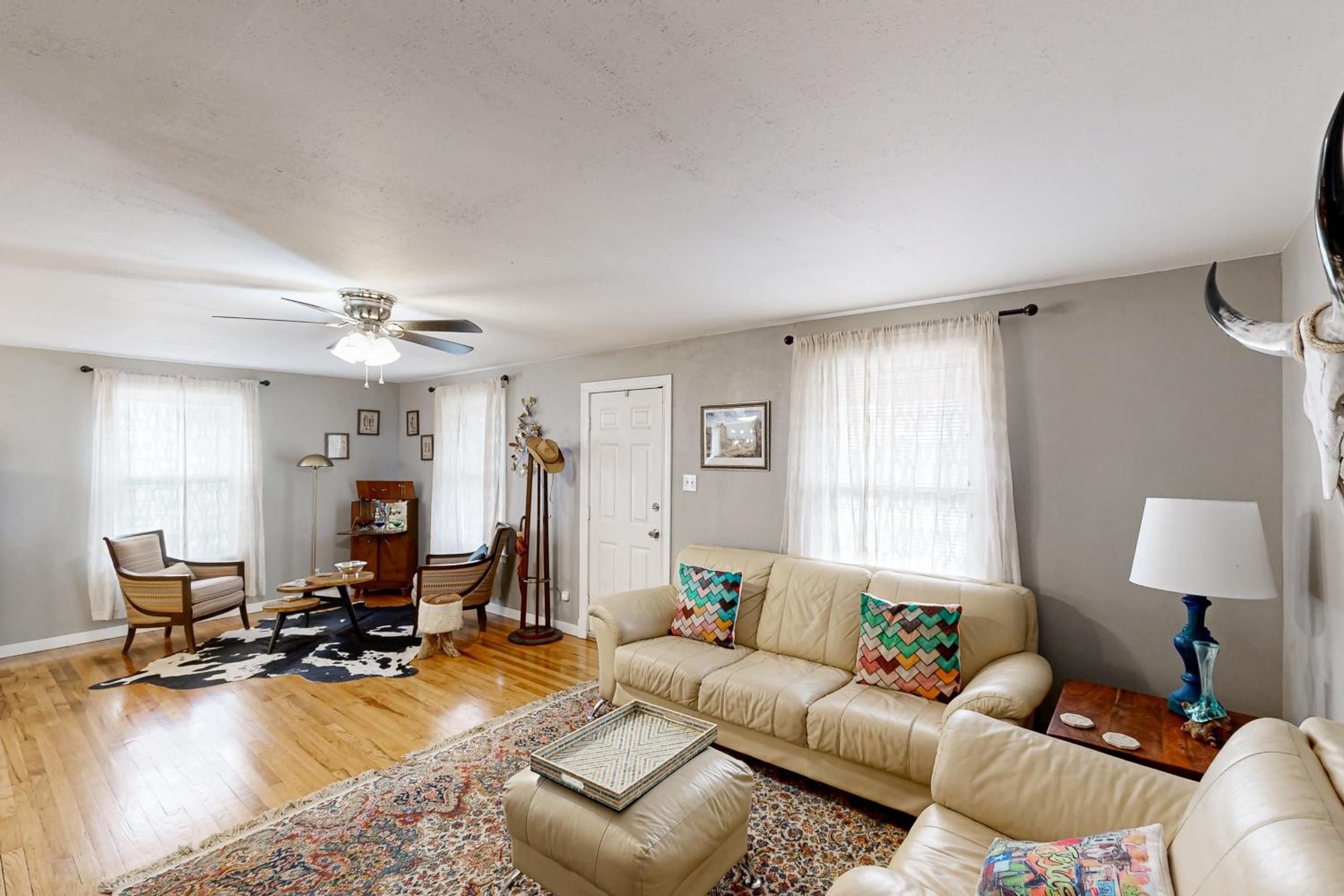 Play Room, Patio and Fire Pit! Cozy Kerrville Home