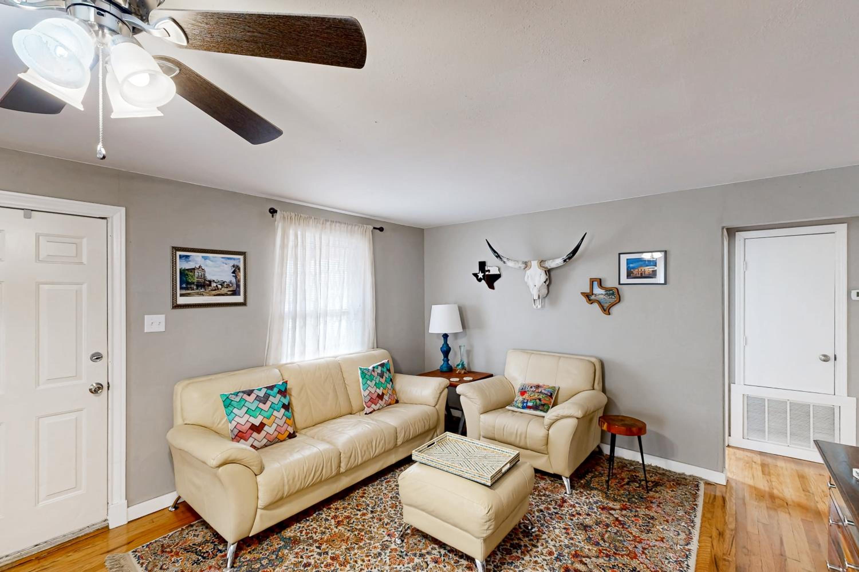 Play Room, Patio and Fire Pit! Cozy Kerrville Home