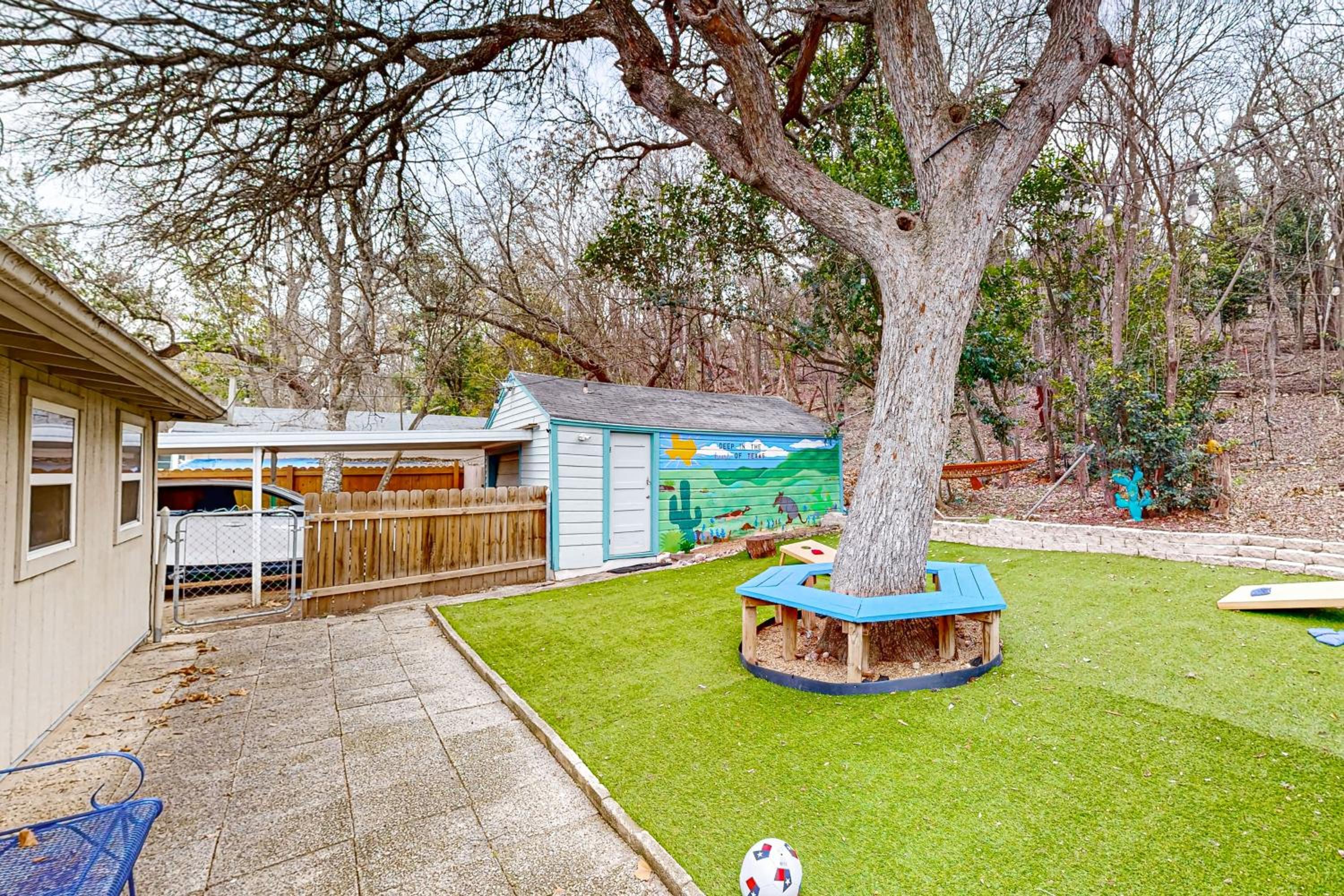 Play Room, Patio and Fire Pit! Cozy Kerrville Home