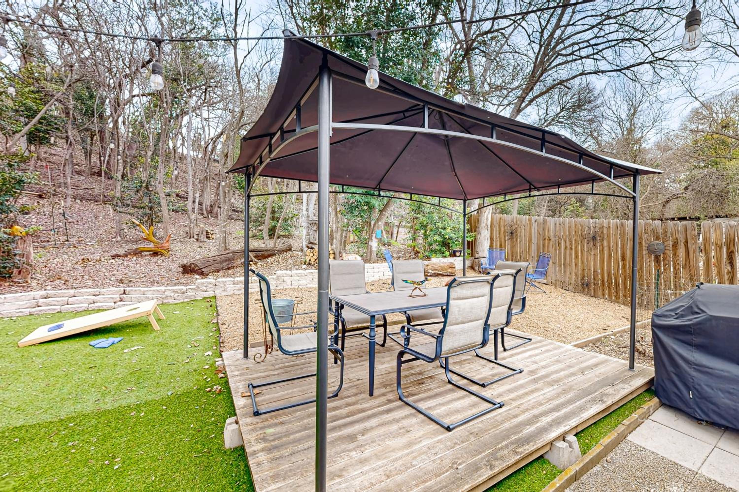 Play Room, Patio and Fire Pit! Cozy Kerrville Home