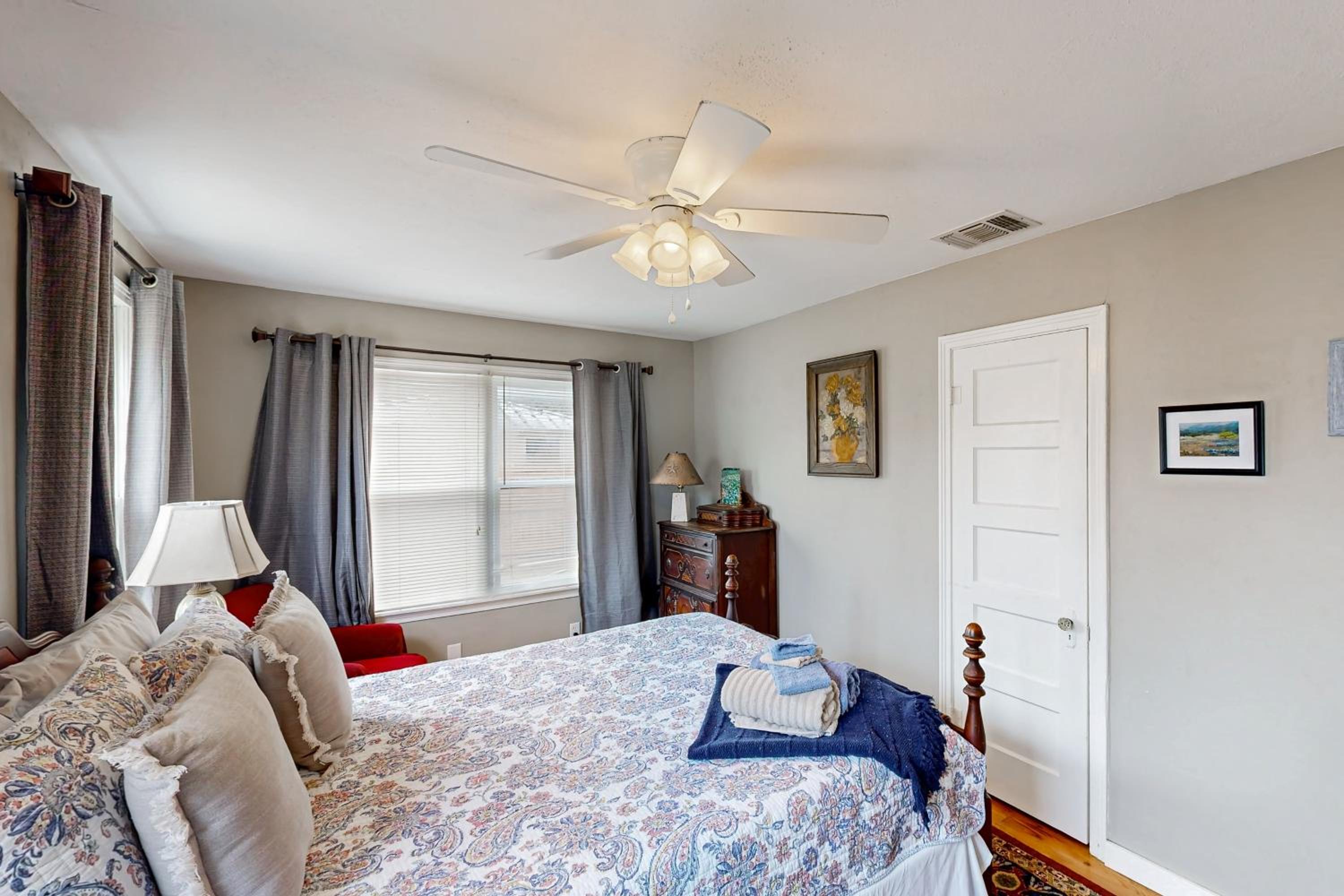 Play Room, Patio and Fire Pit! Cozy Kerrville Home