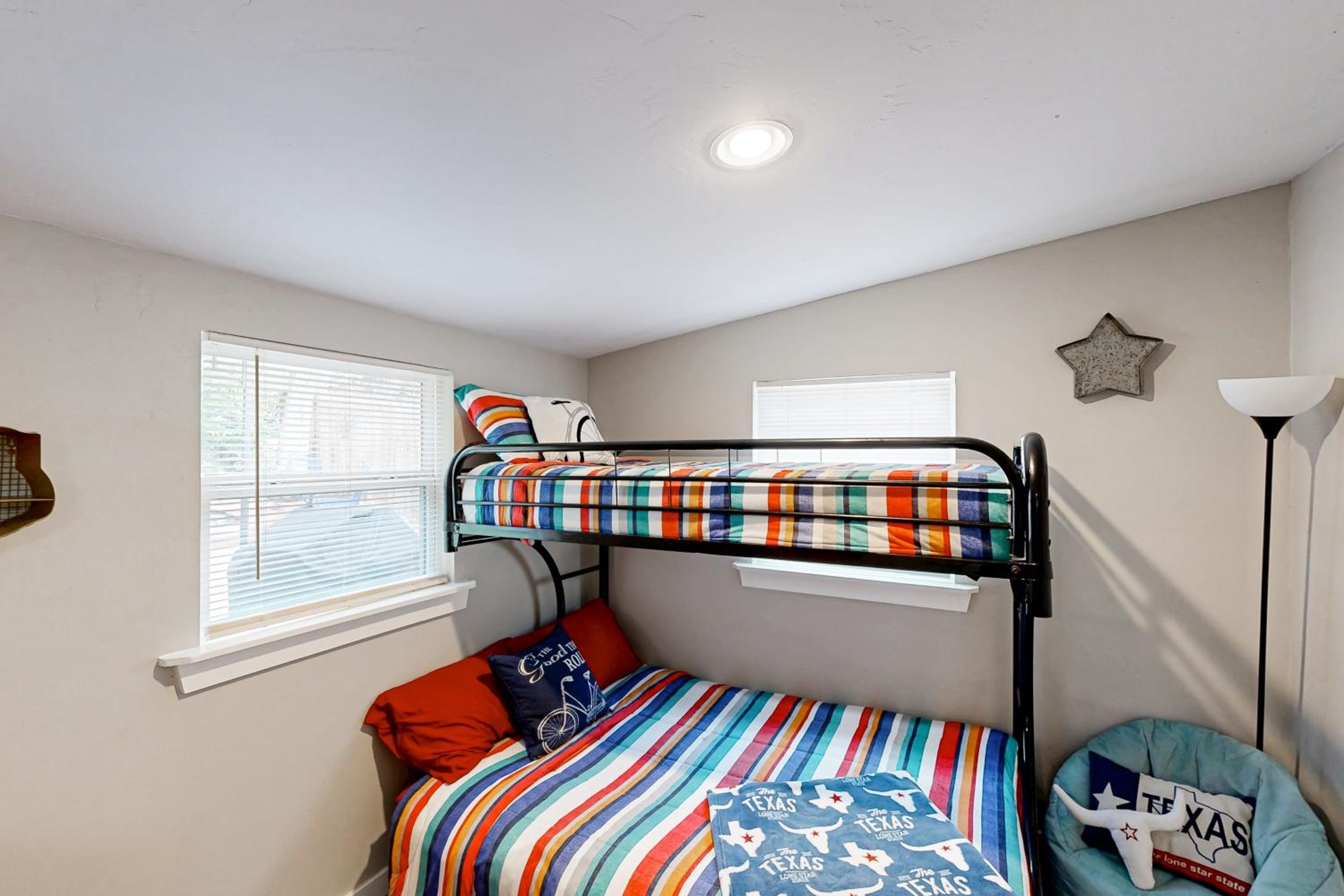 Play Room, Patio and Fire Pit! Cozy Kerrville Home
