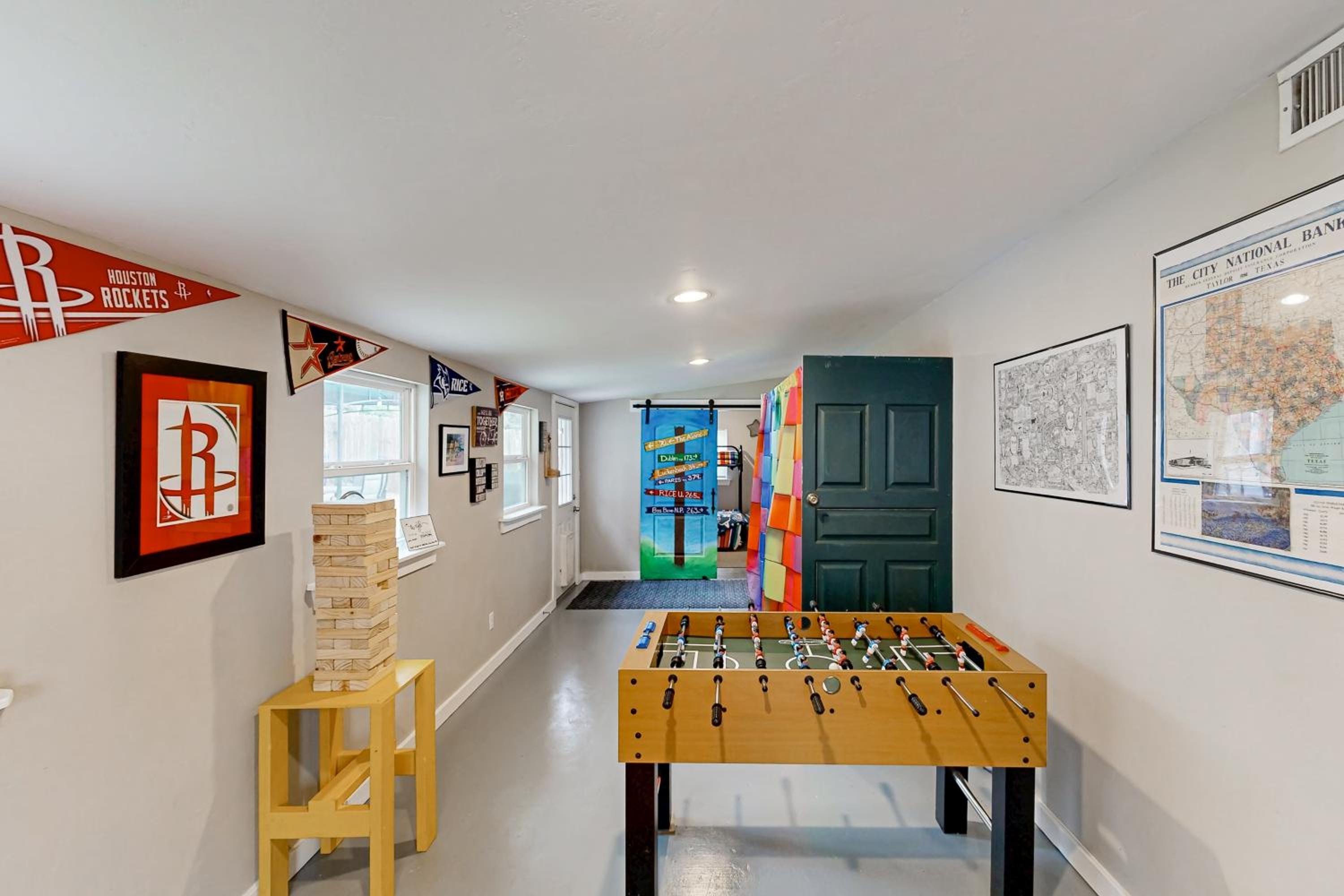 Play Room, Patio and Fire Pit! Cozy Kerrville Home