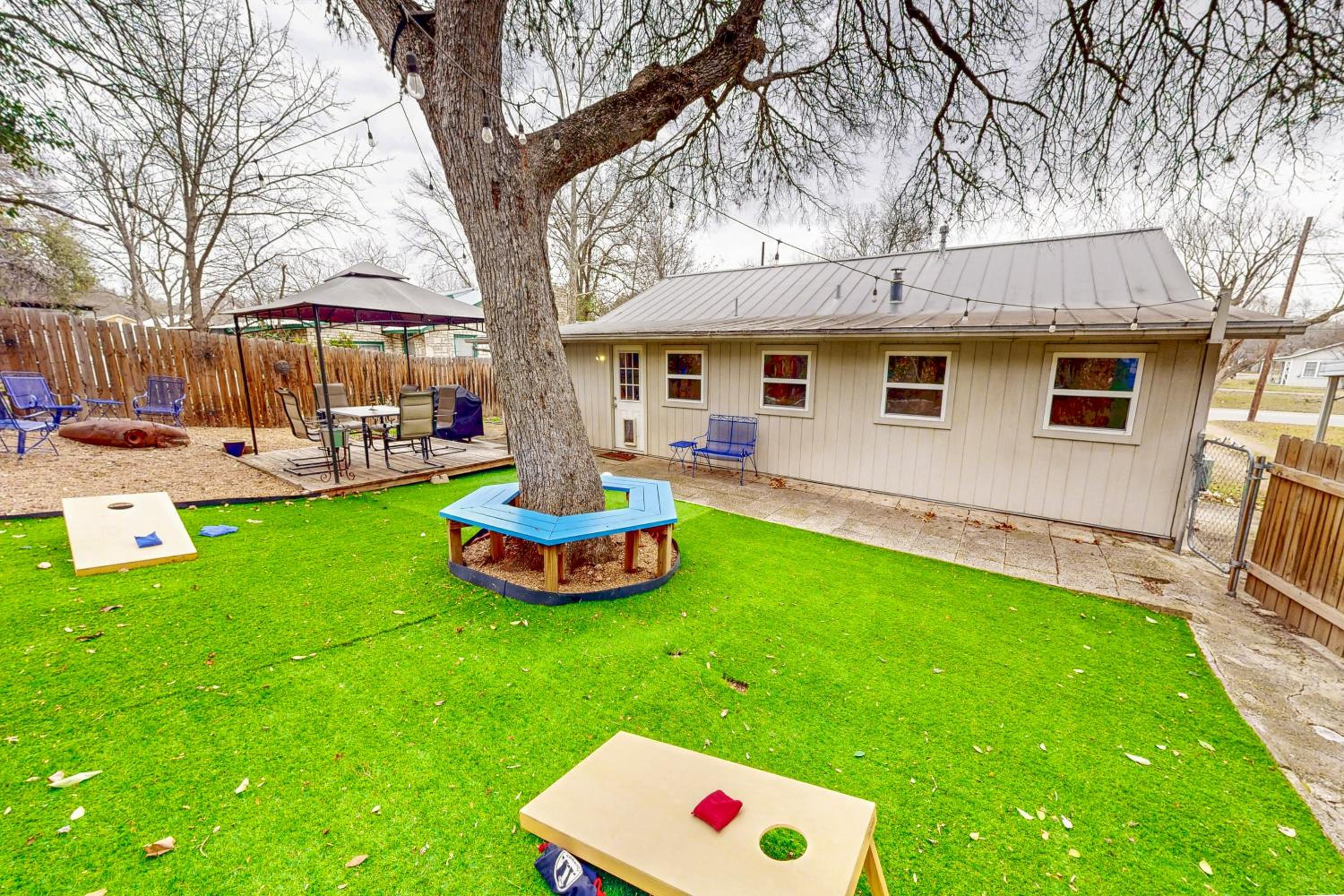 Play Room, Patio and Fire Pit! Cozy Kerrville Home