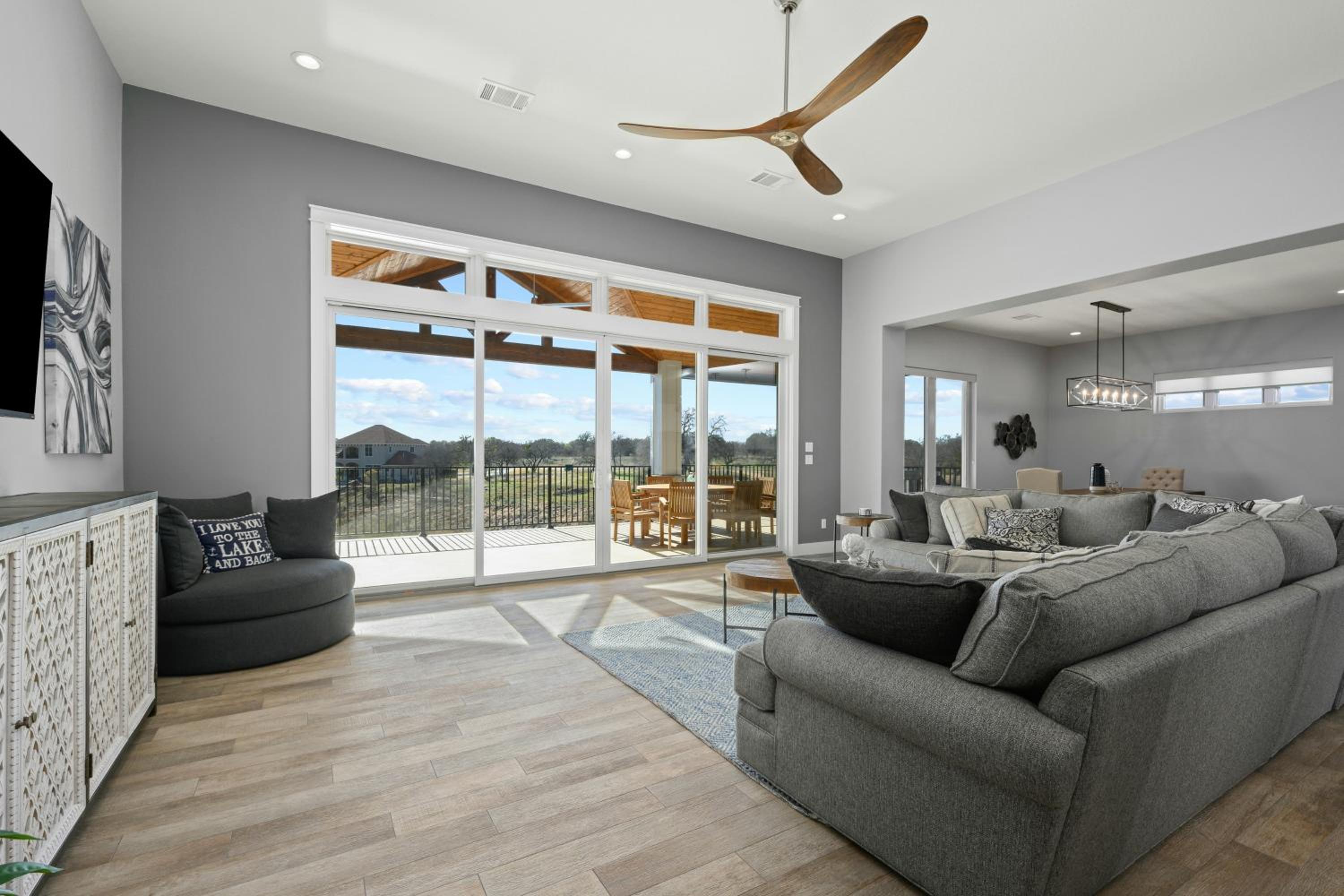 5 BR Home on lake with Pool, spa, Golf, boating