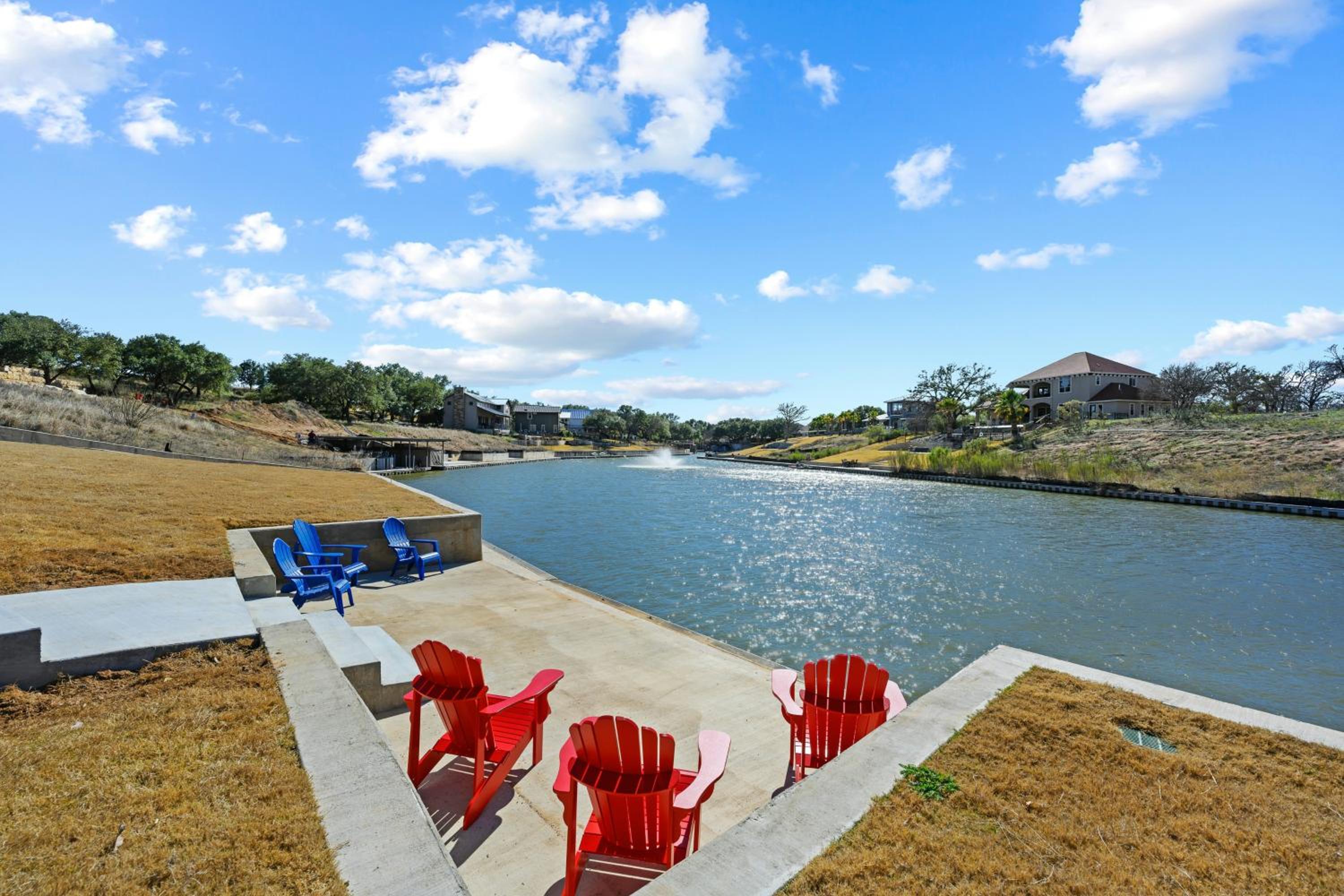 5 BR Home on lake with Pool, spa, Golf, boating