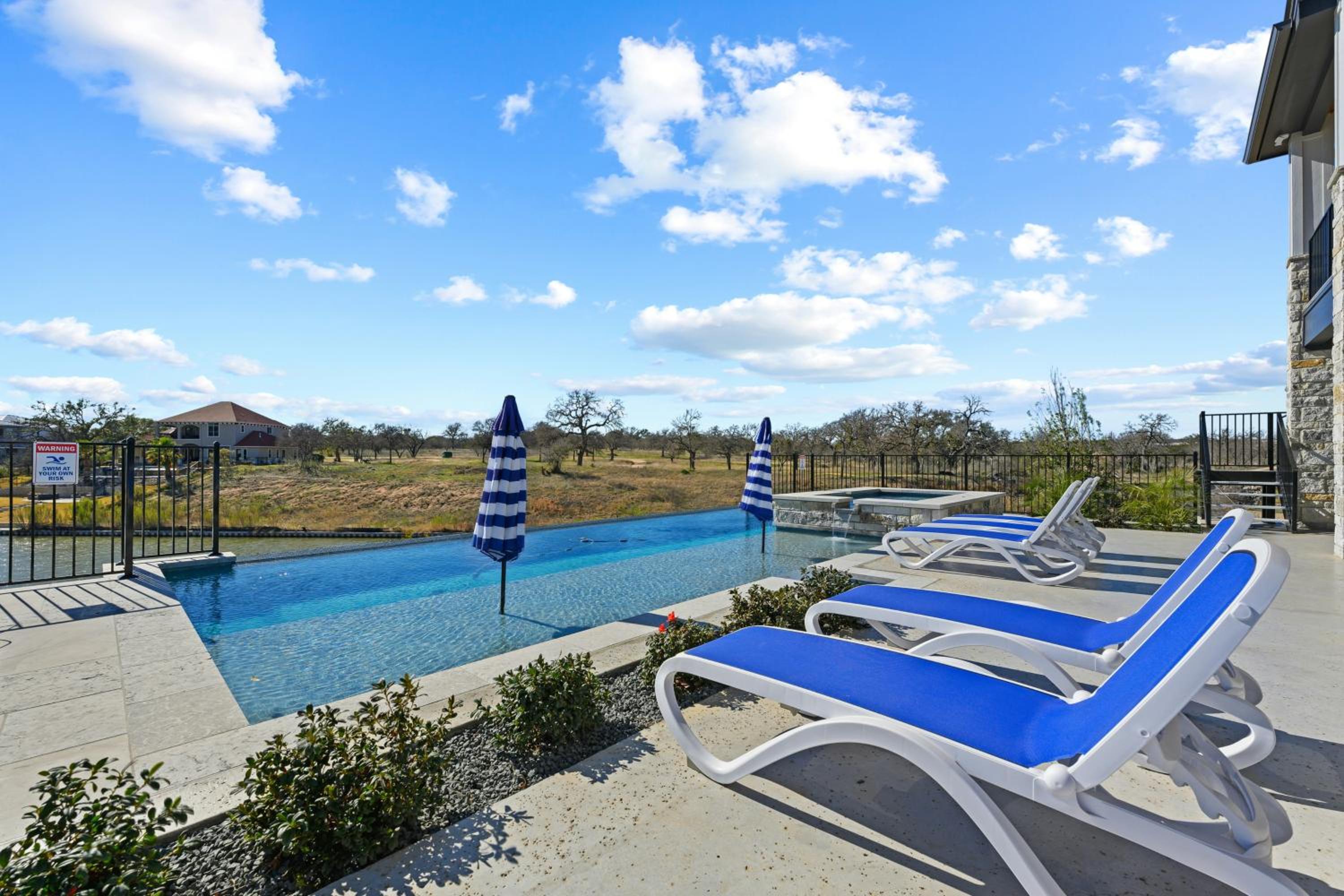 5 BR Home on lake with Pool, spa, Golf, boating