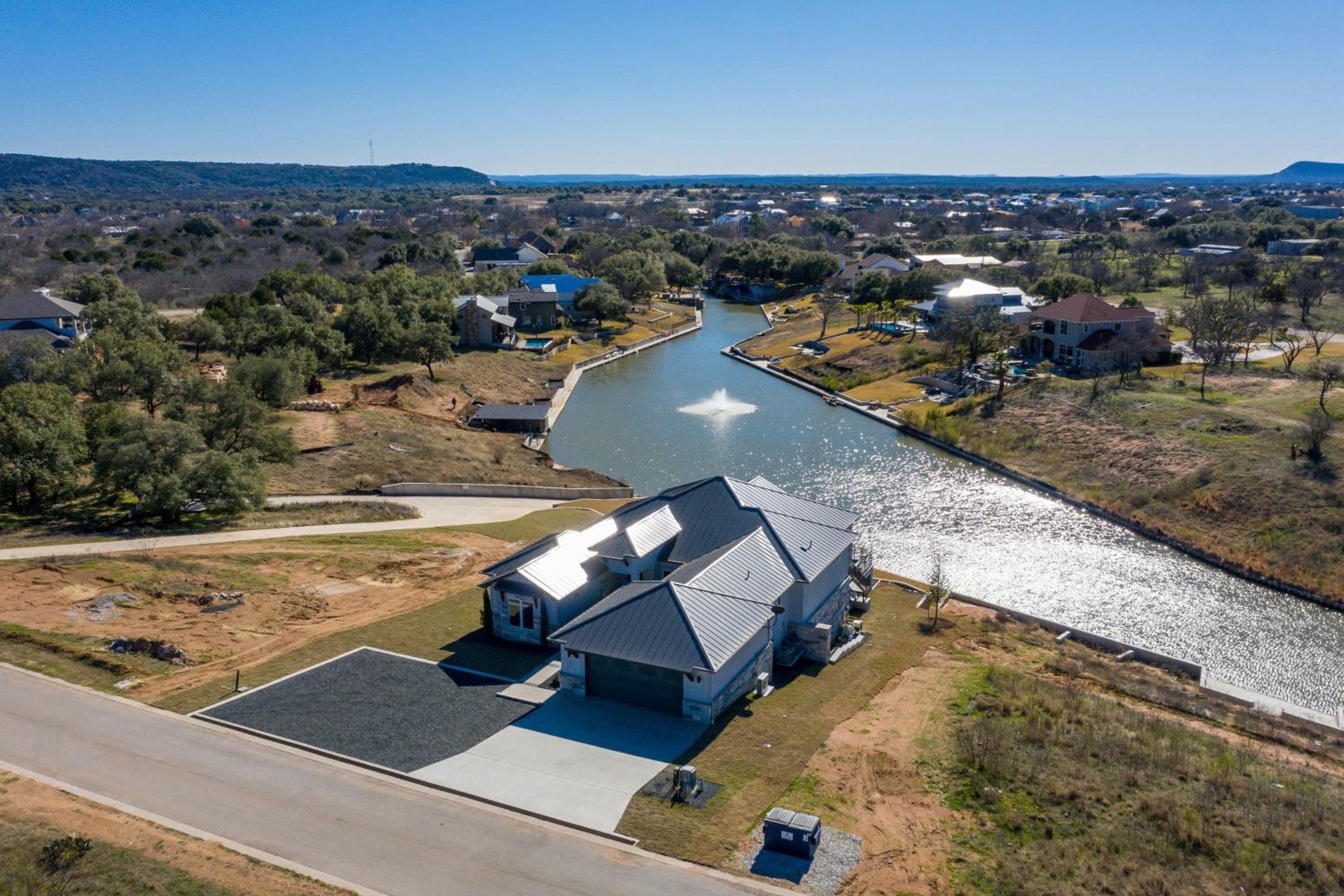 5 BR Home on lake with Pool, spa, Golf, boating