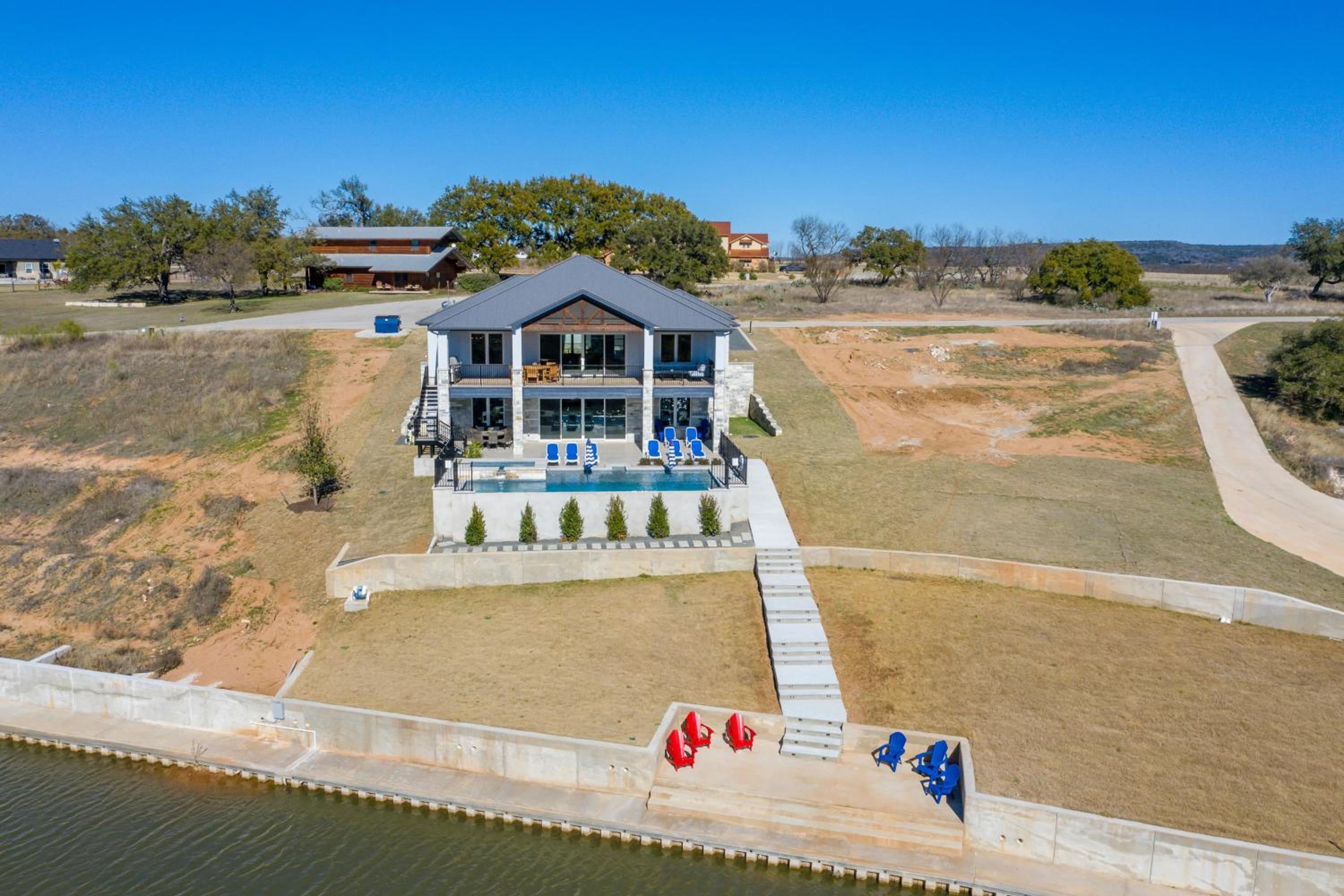 5 BR Home on lake with Pool, spa, Golf, boating
