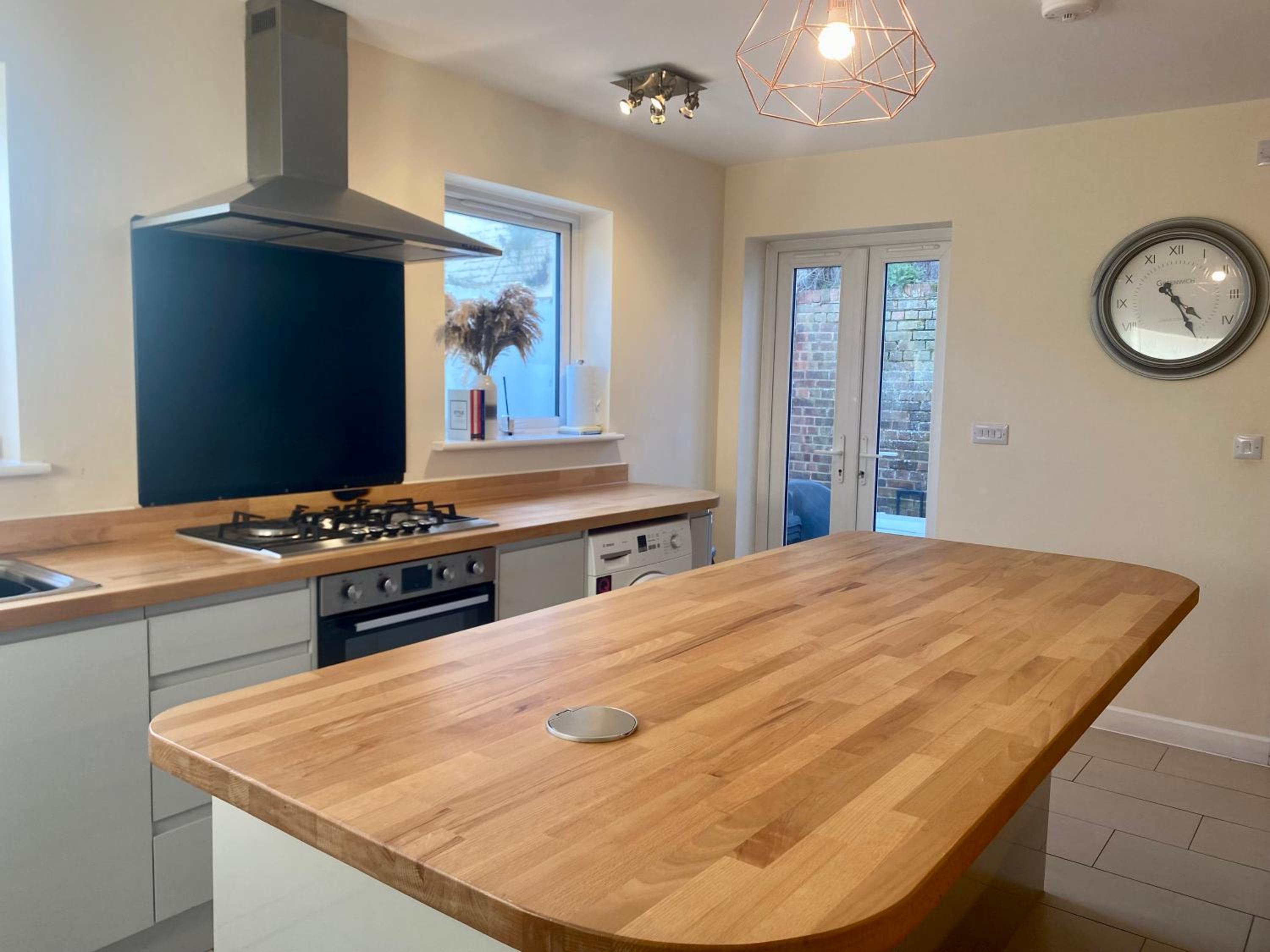 Cosy 3 Bedroom House, Bath Road, Cheltenham