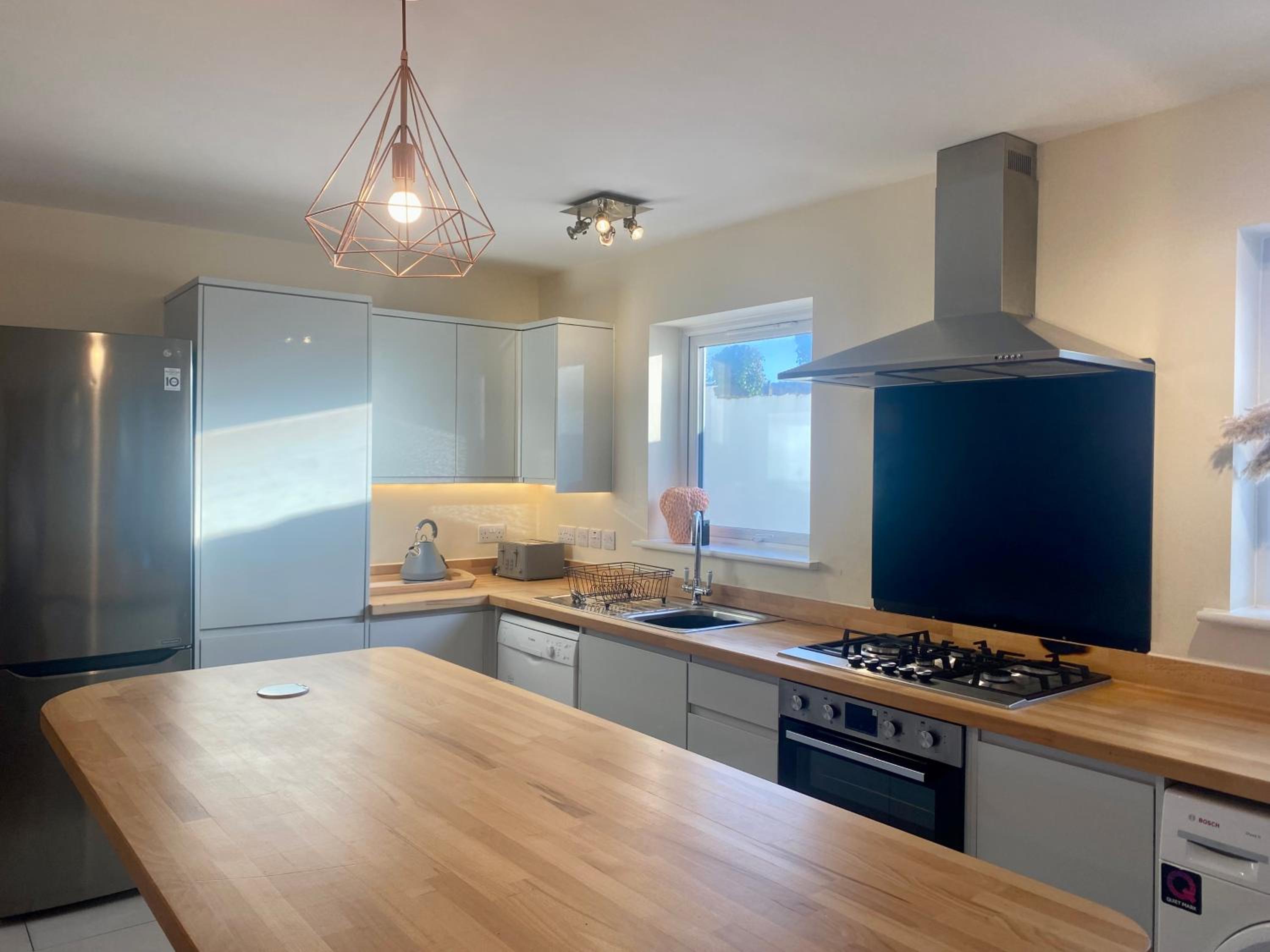 Cosy 3 Bedroom House, Bath Road, Cheltenham